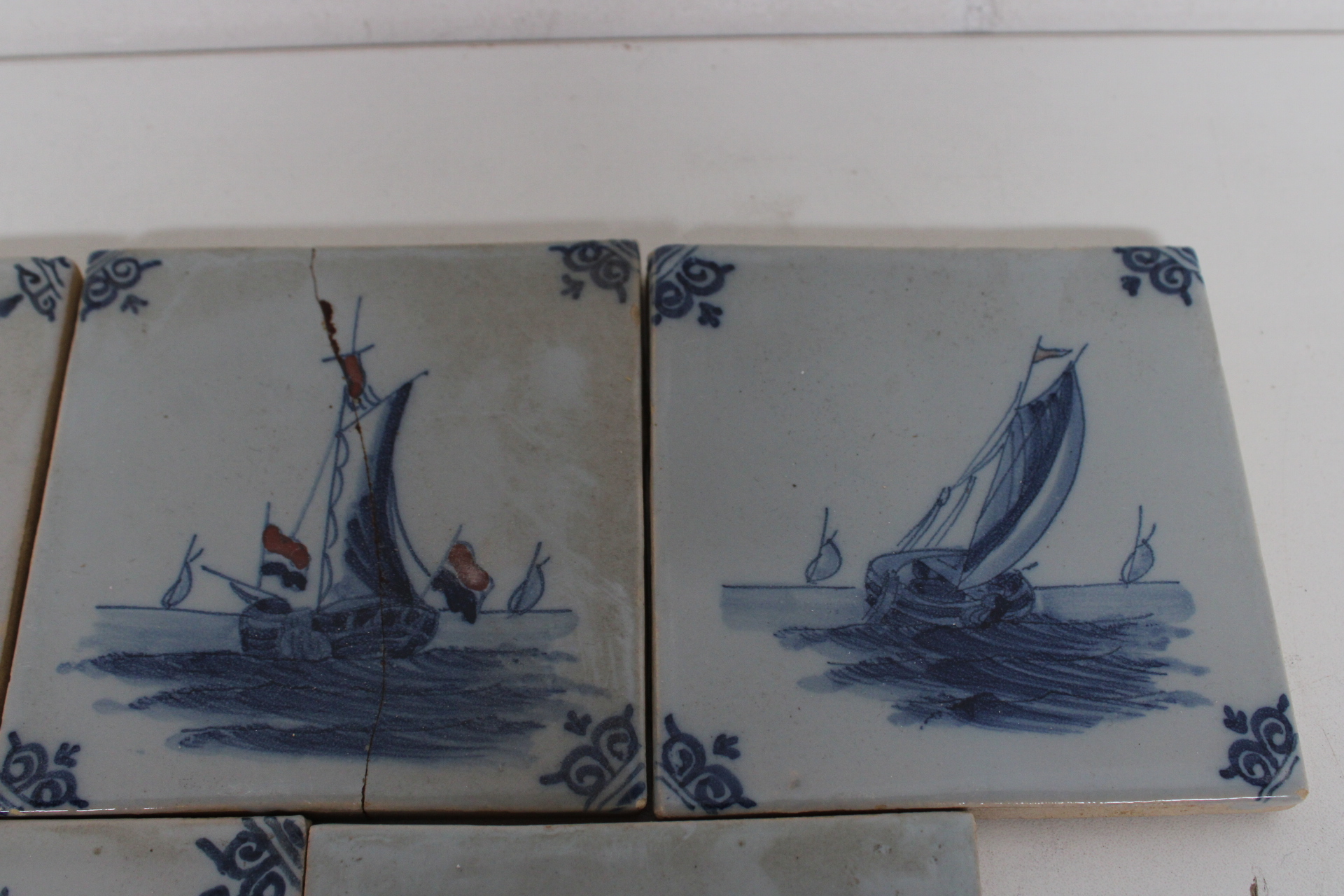 Set van vijf Delfts blauwe tegels – foto 4 – kavel bij GSD Auctions, Zoeterwoude