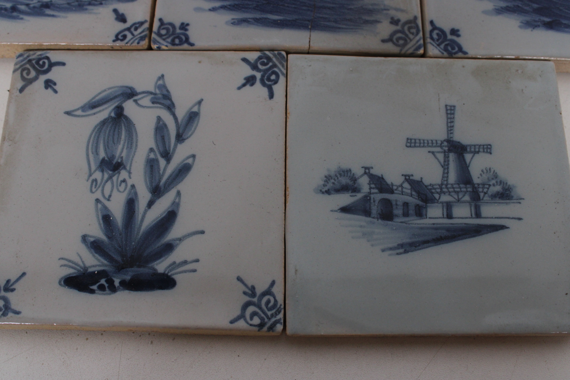 Set van vijf Delfts blauwe tegels – foto 5 – kavel bij GSD Auctions, Zoeterwoude