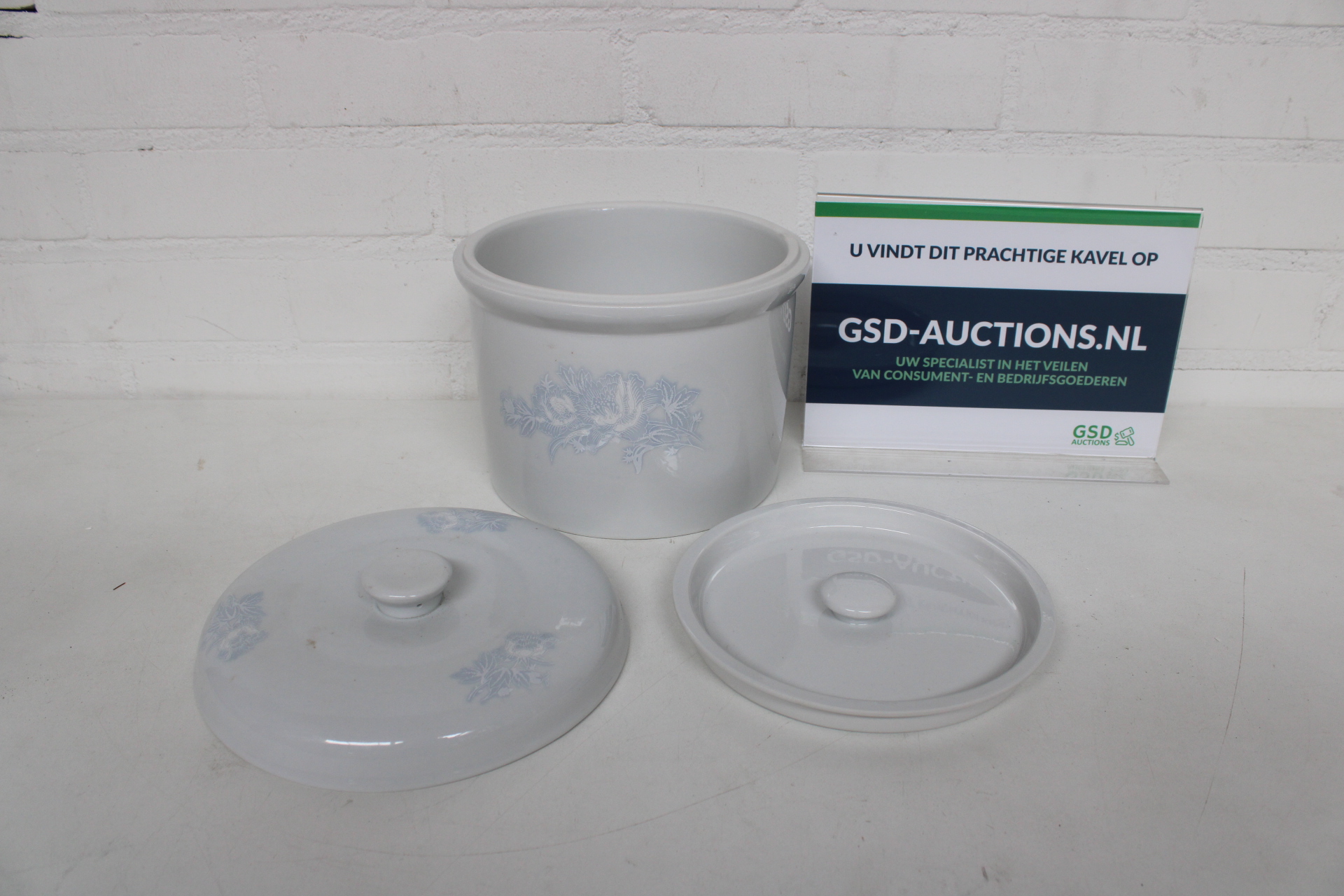 Keramische voorraadpot met deksels – kavel bij GSD Auctions, Zoeterwoude
