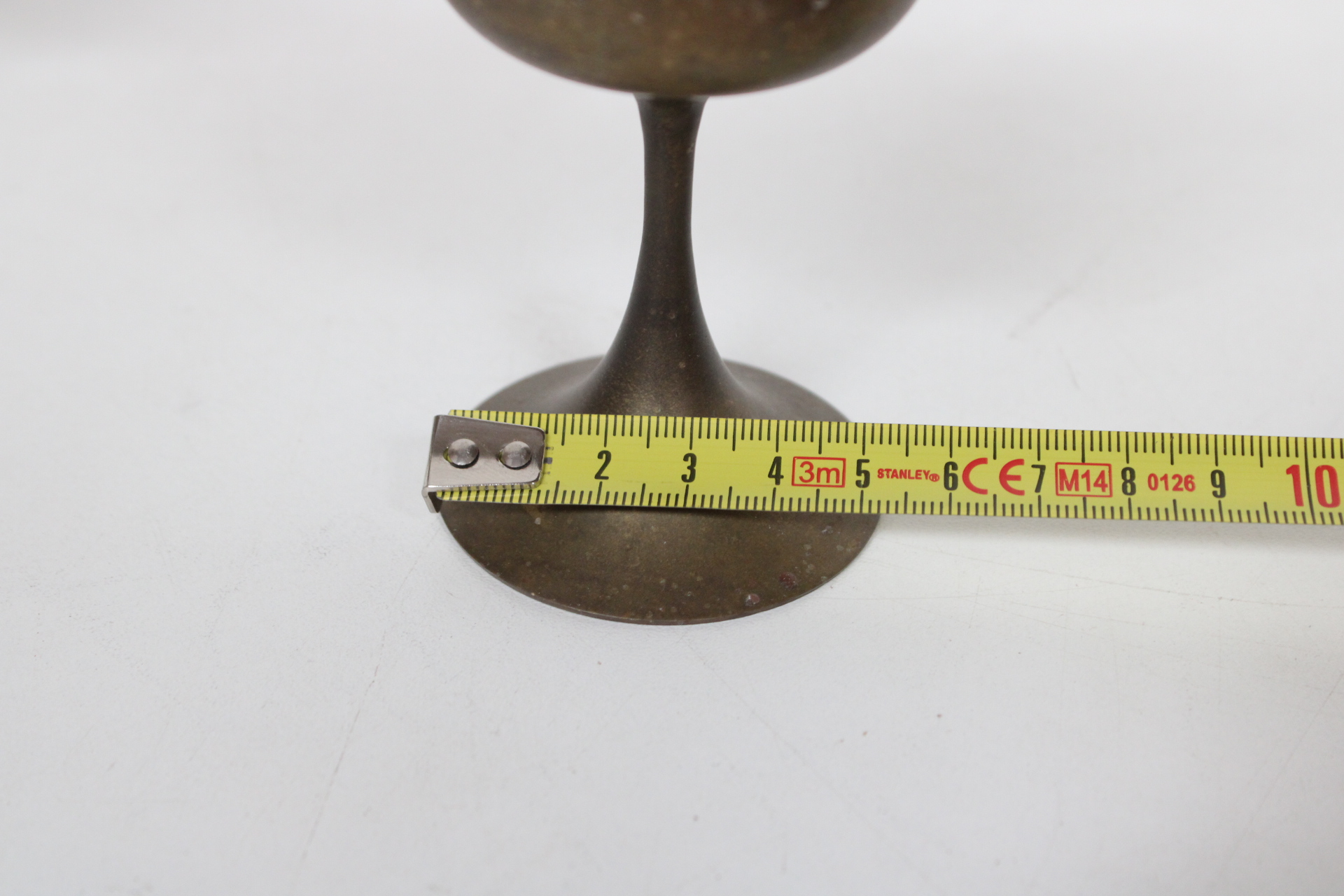 Set van twee metalen kandelaars met hartmotief – foto 5 – kavel bij GSD Auctions, Zoeterwoude