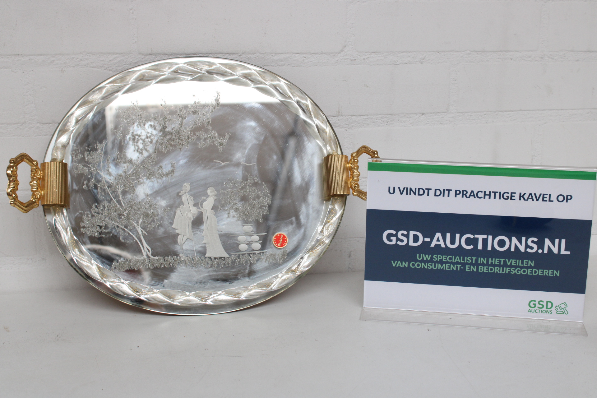 Glazen serveerschaal met goudkleurige handvatten – foto 2 – kavel bij GSD Auctions, Zoeterwoude