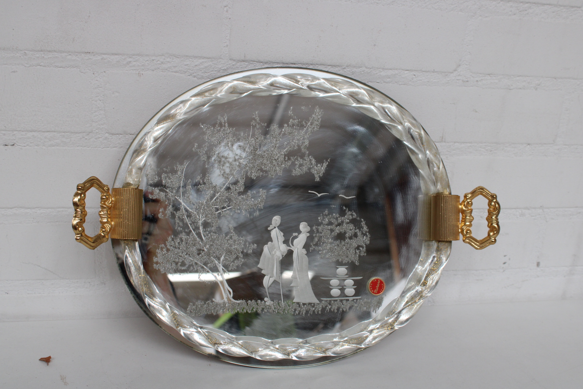 Glazen serveerschaal met goudkleurige handvatten – foto 3 – kavel bij GSD Auctions, Zoeterwoude