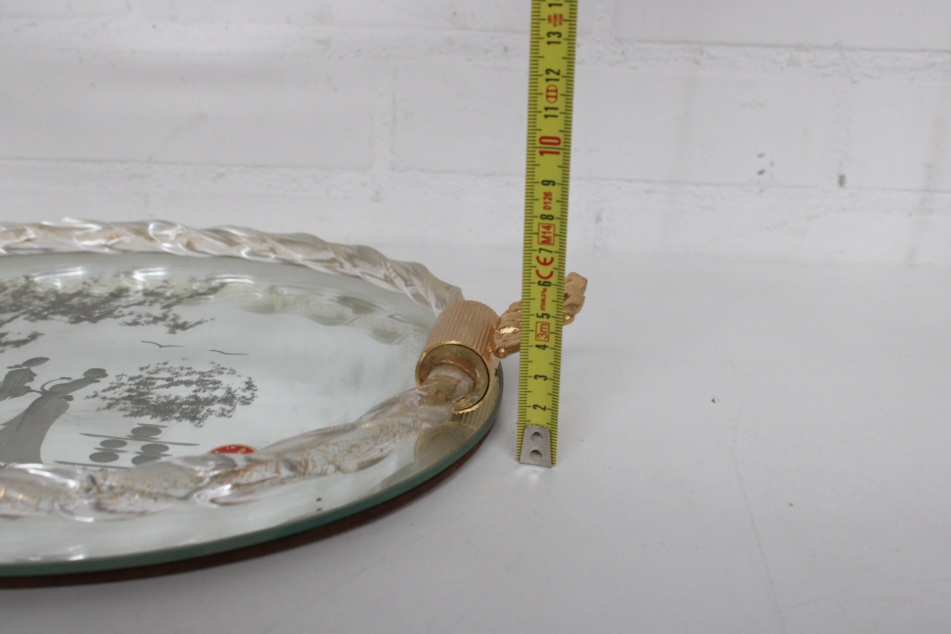 Glazen serveerschaal met goudkleurige handvatten – foto 9 – kavel bij GSD Auctions, Zoeterwoude
