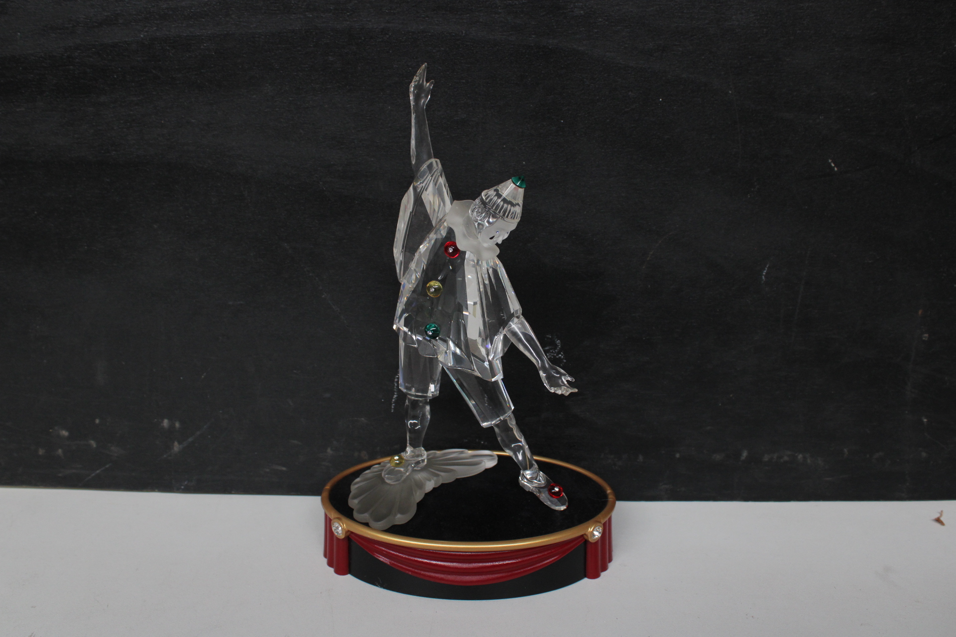 Set kristallen decoratieve beelden op voet – foto 3 – kavel bij GSD Auctions, Zoeterwoude