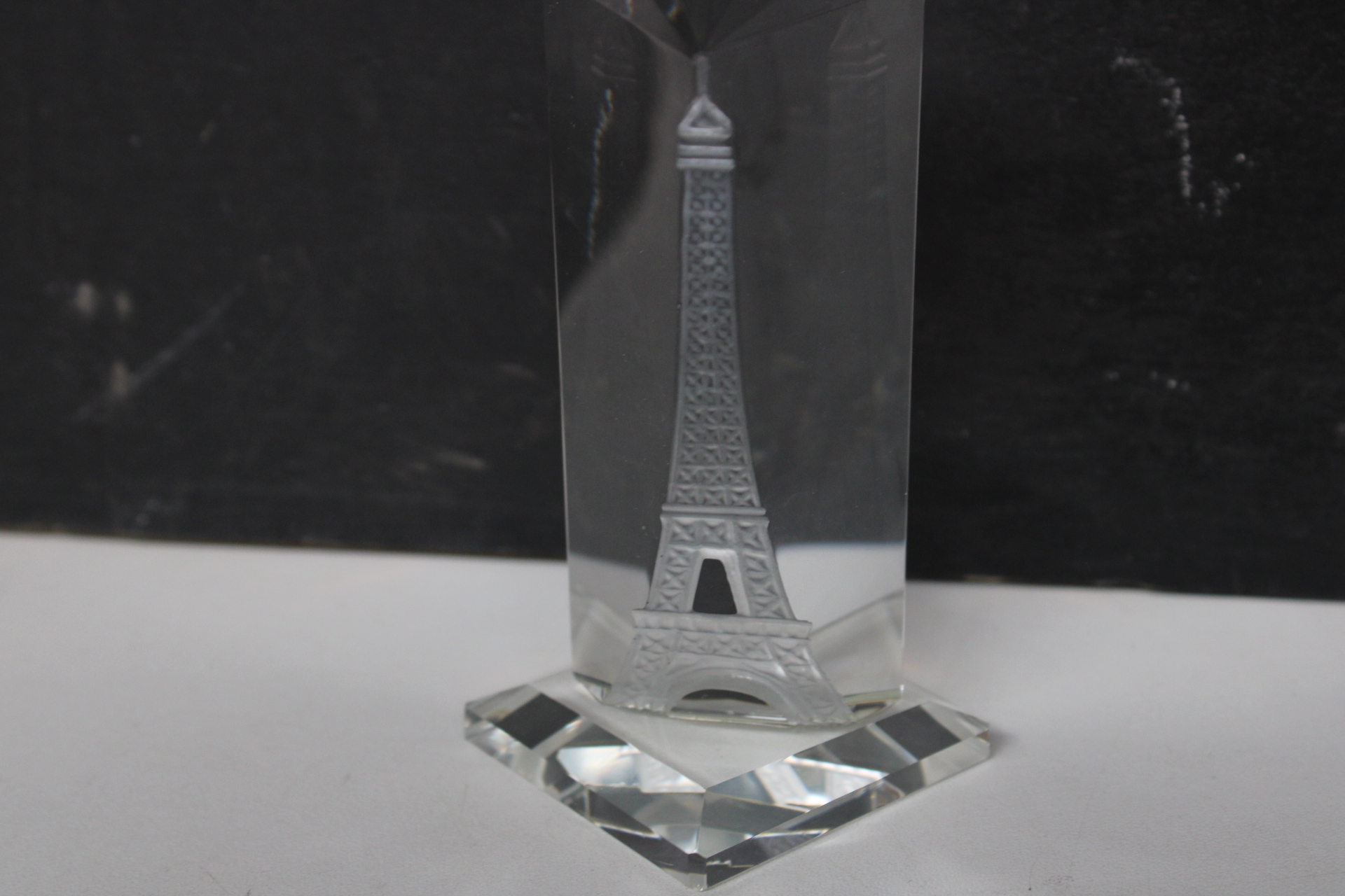 Set glazen miniaturen van Eiffeltoren en kasteel – foto 5 – kavel bij GSD Auctions, Zoeterwoude