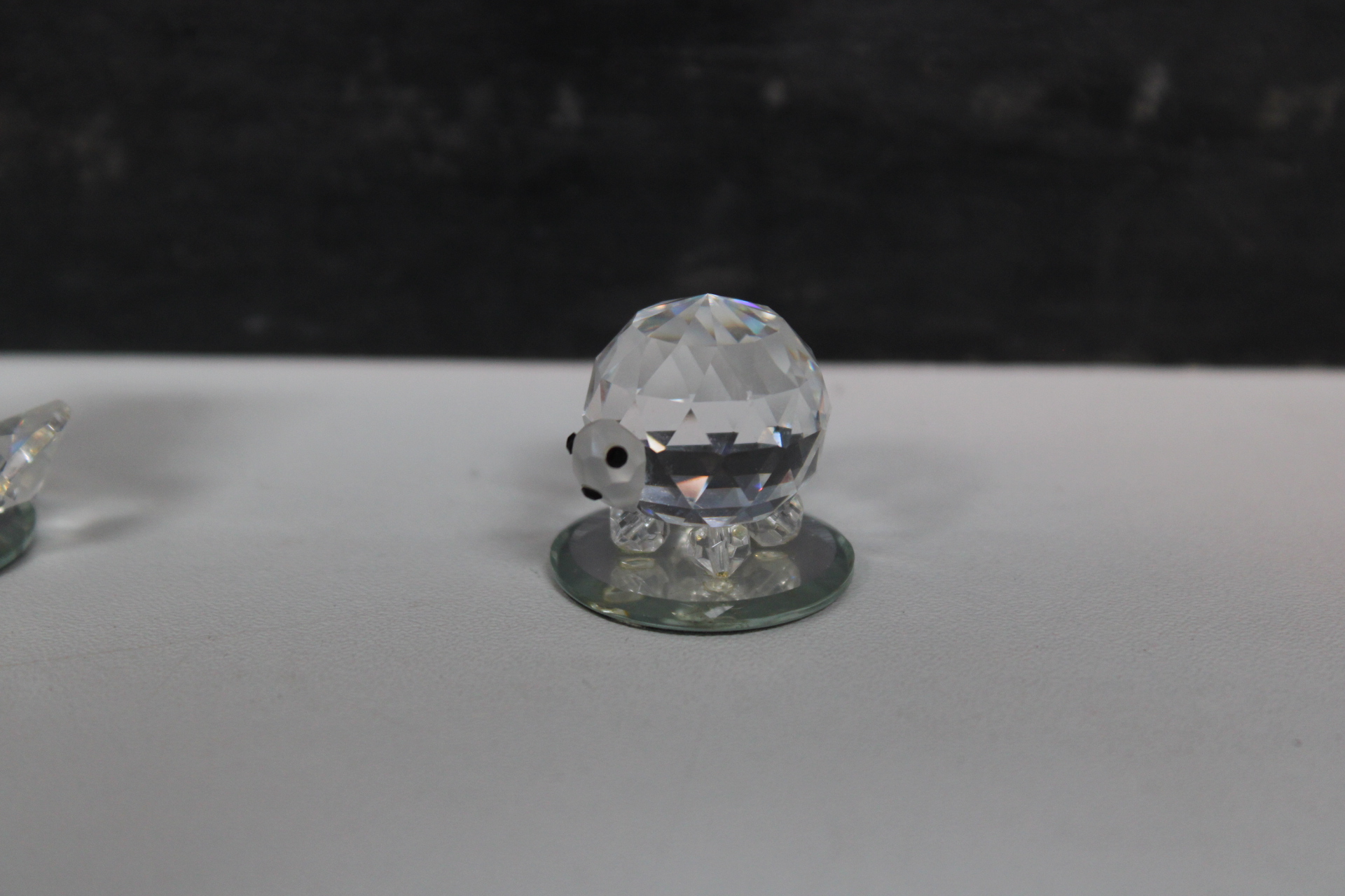 Mix van 4 Swarovski kristallen dierenbeeldjes – foto 4 – kavel bij GSD Auctions, Zoeterwoude