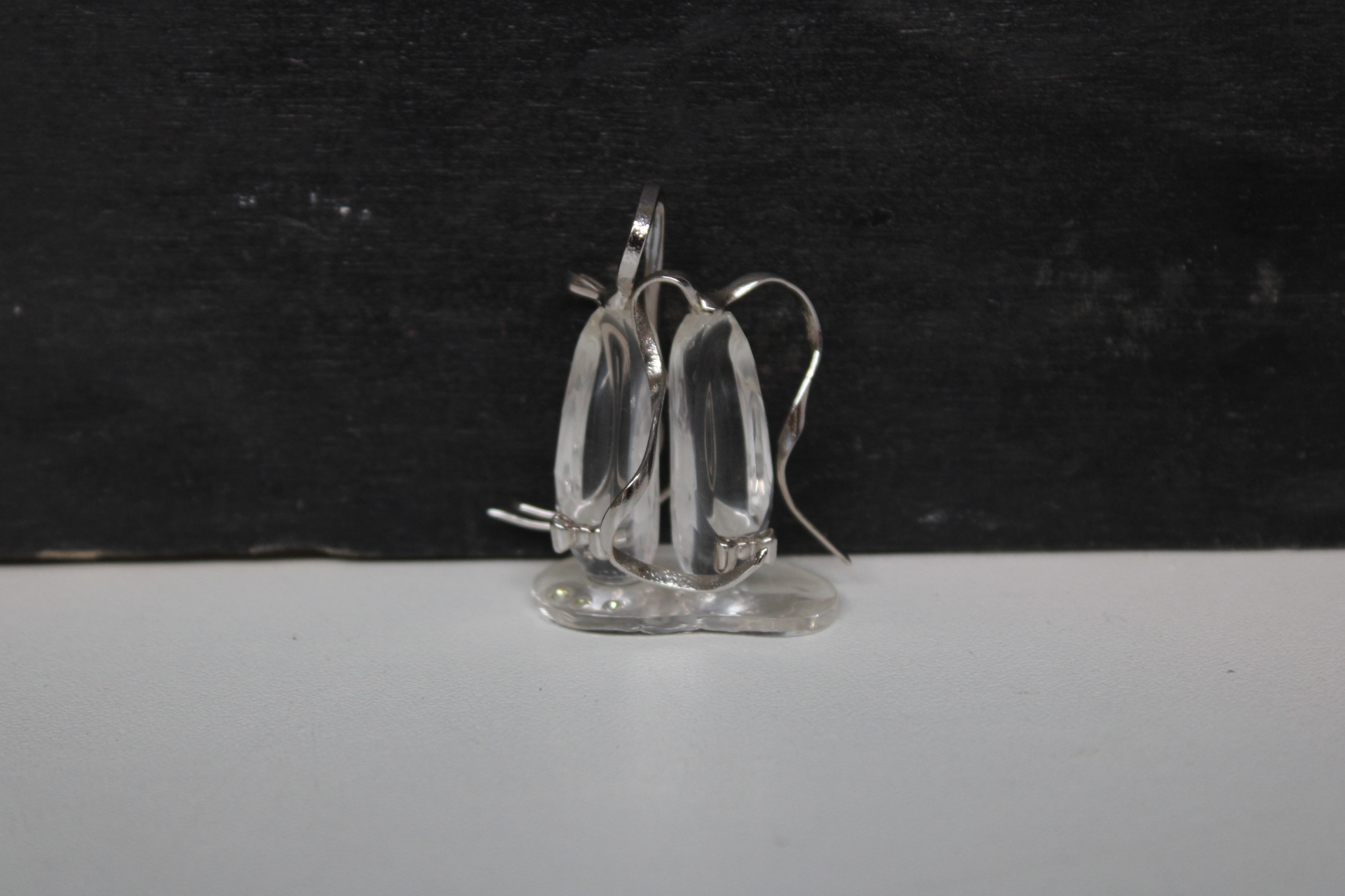 Glazen miniatuursculpturen op houten en glazen bases – foto 5 – kavel bij GSD Auctions, Zoeterwoude