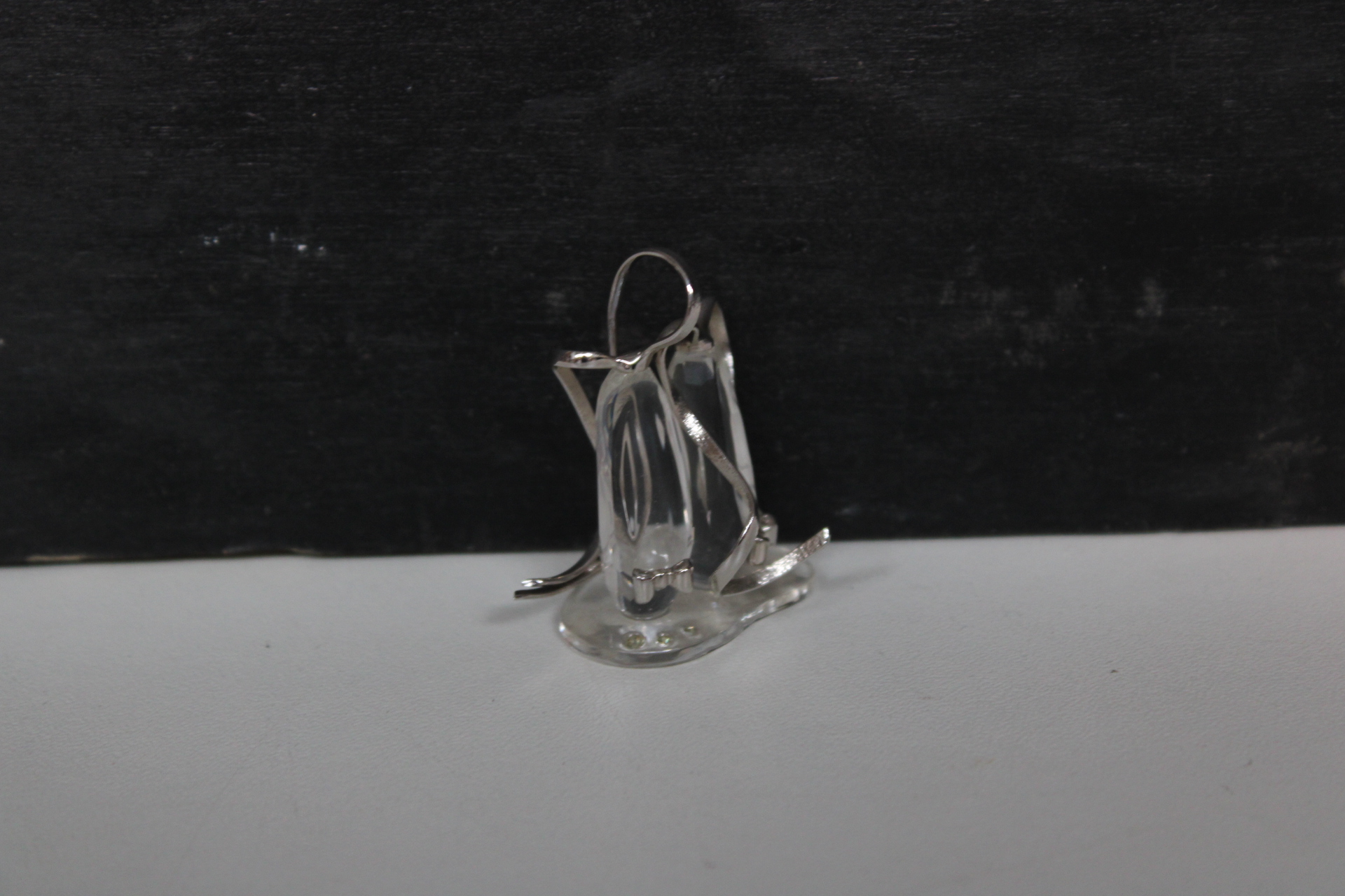 Glazen miniatuursculpturen op houten en glazen bases – foto 6 – kavel bij GSD Auctions, Zoeterwoude