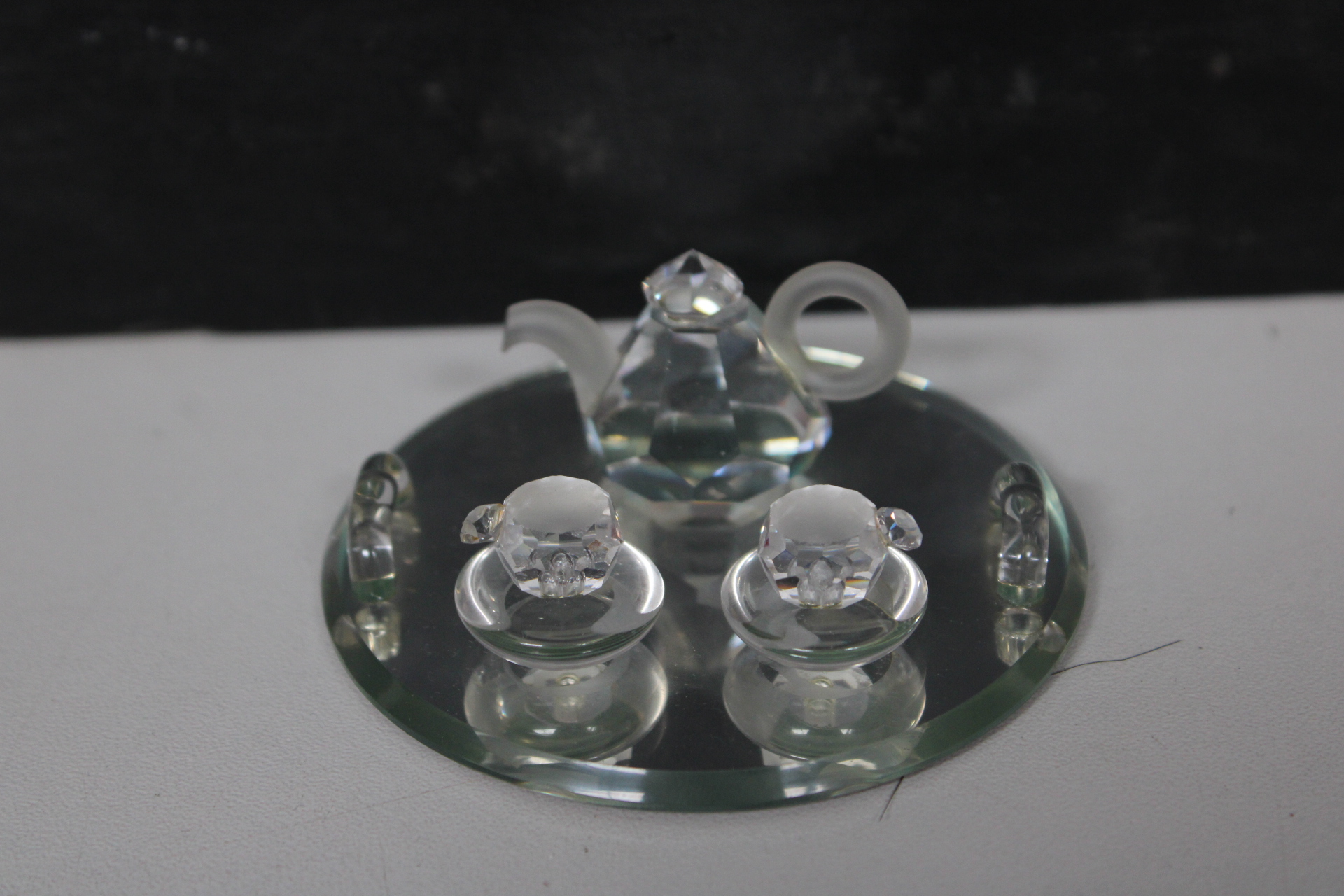 Glazen miniatuursculpturen op houten en glazen bases – foto 8 – kavel bij GSD Auctions, Zoeterwoude