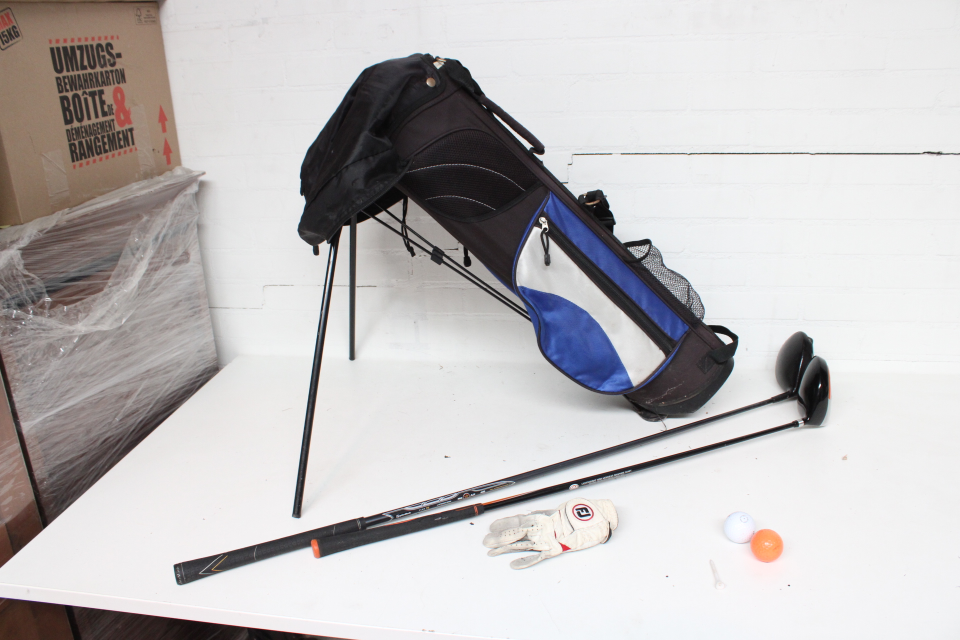 Golfset met tas, clubs, glove en ballen – foto 2 – kavel bij GSD Auctions, Zoeterwoude