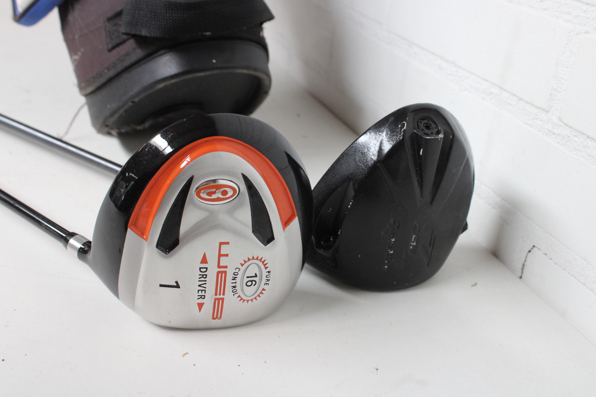 Golfset met tas, clubs, glove en ballen – foto 4 – kavel bij GSD Auctions, Zoeterwoude