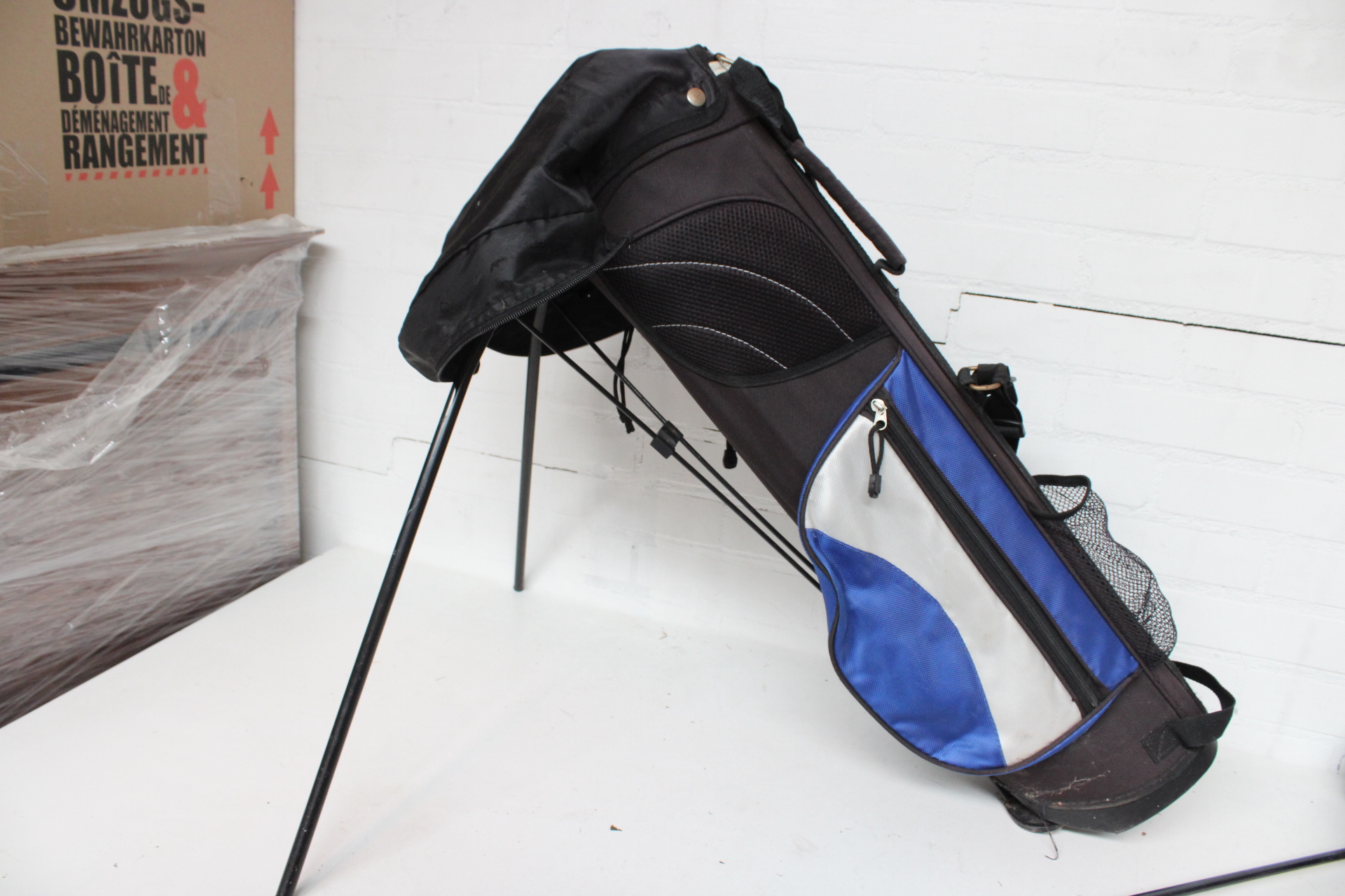 Golfset met tas, clubs, glove en ballen – foto 5 – kavel bij GSD Auctions, Zoeterwoude