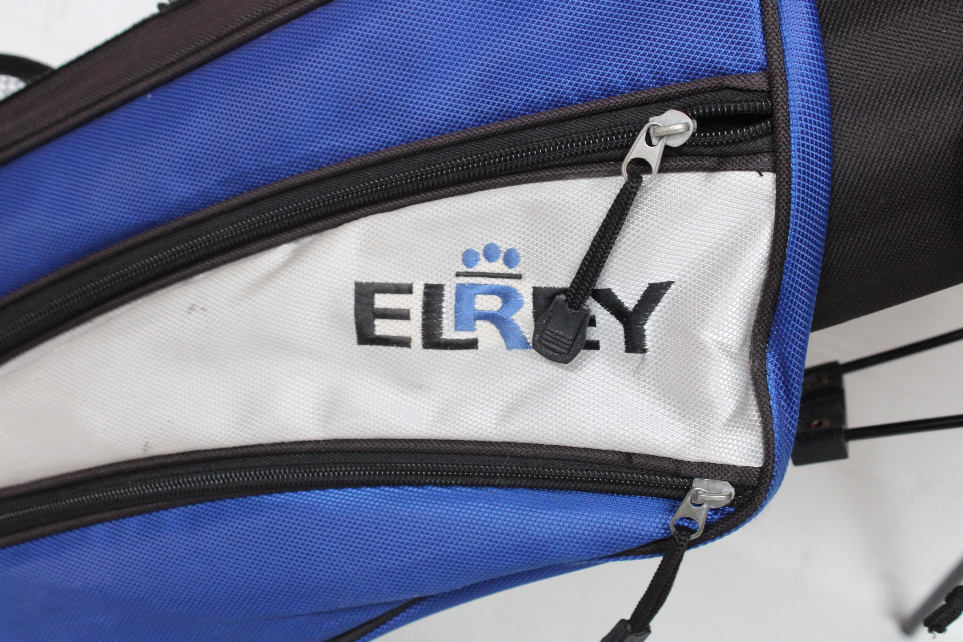 Golfset met tas, clubs, glove en ballen – foto 8 – kavel bij GSD Auctions, Zoeterwoude