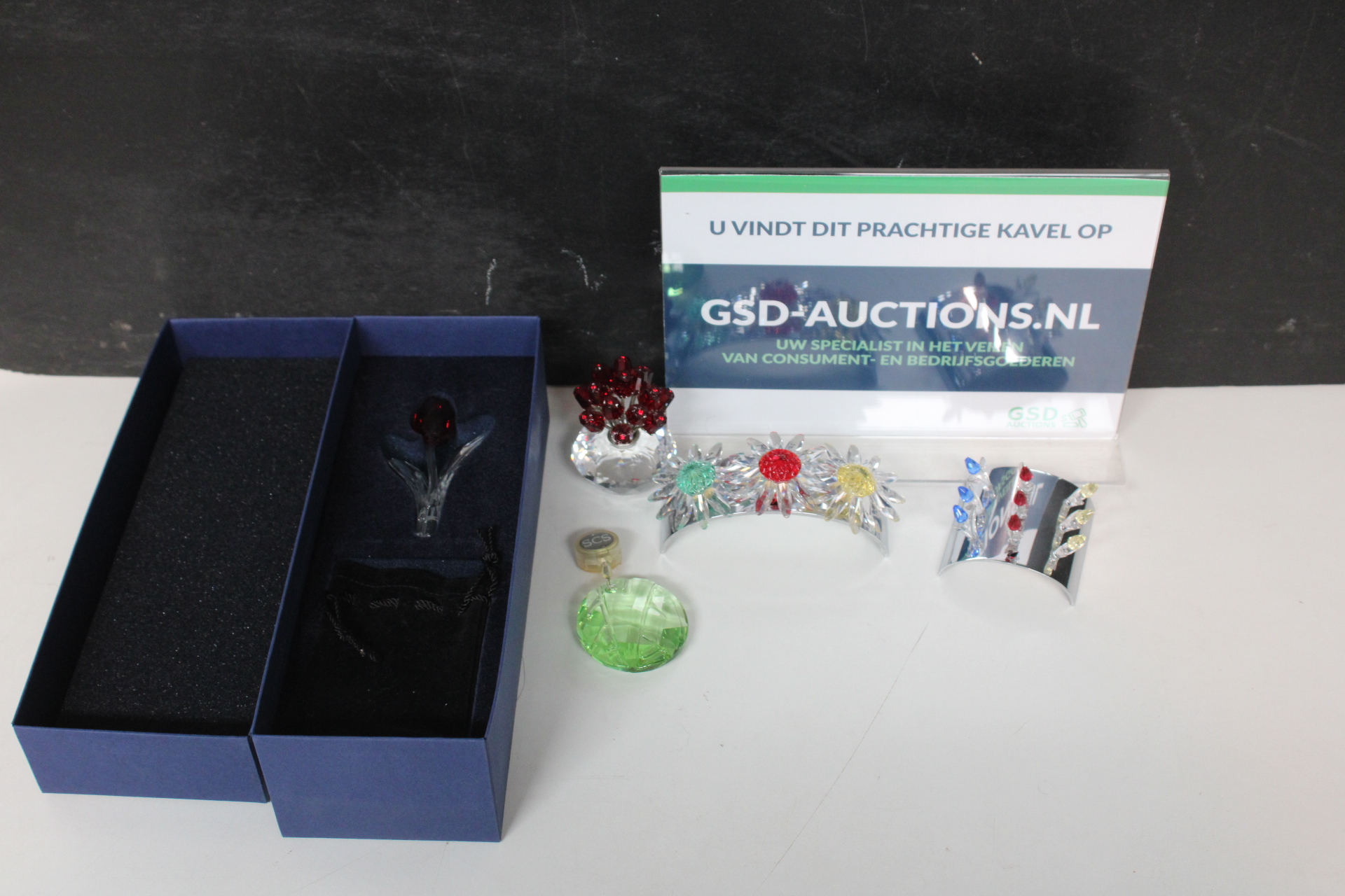 Set glazen decoraties en sieraden – kavel bij GSD Auctions, Zoeterwoude
