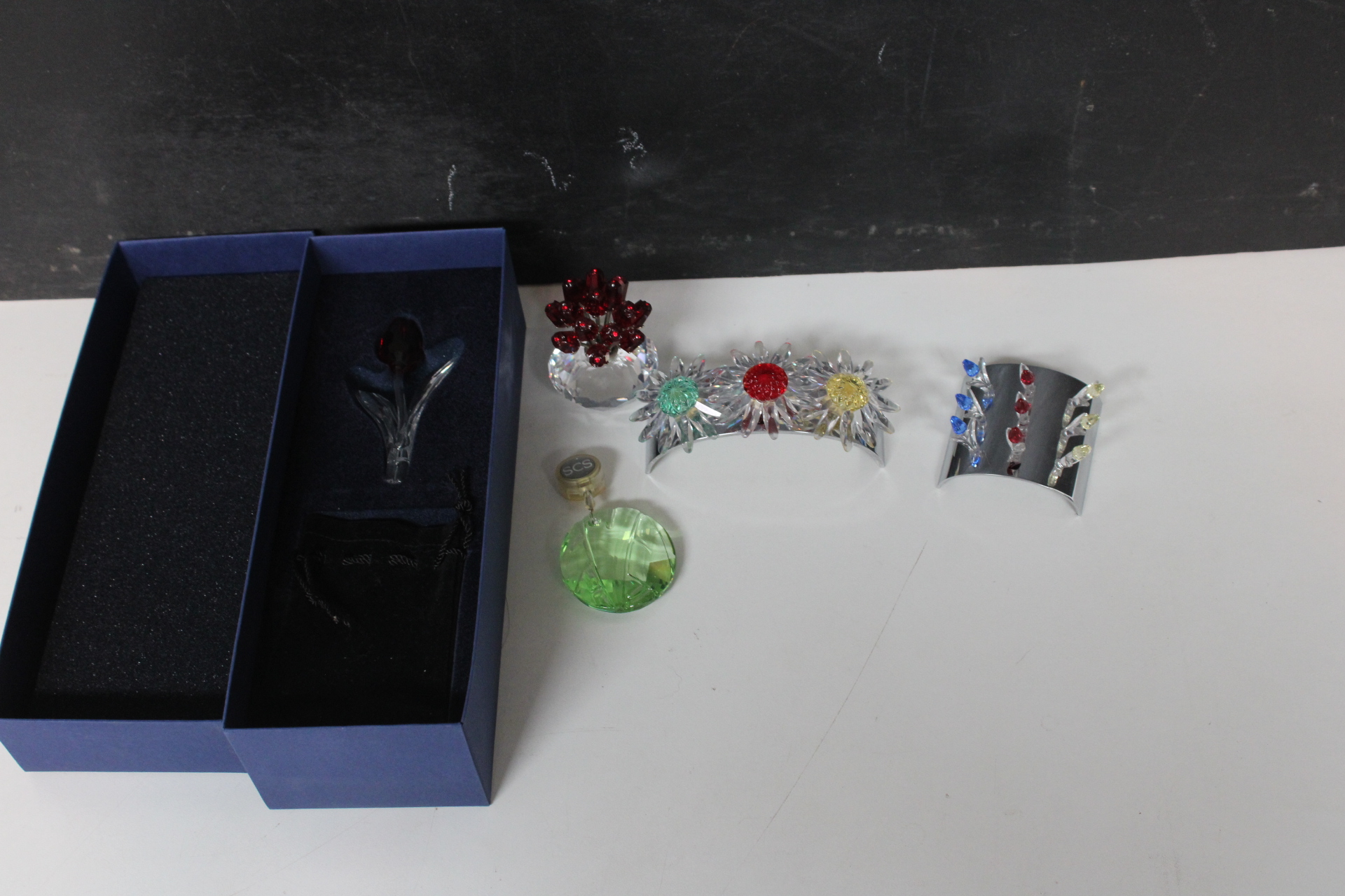 Set glazen decoraties en sieraden – foto 2 – kavel bij GSD Auctions, Zoeterwoude