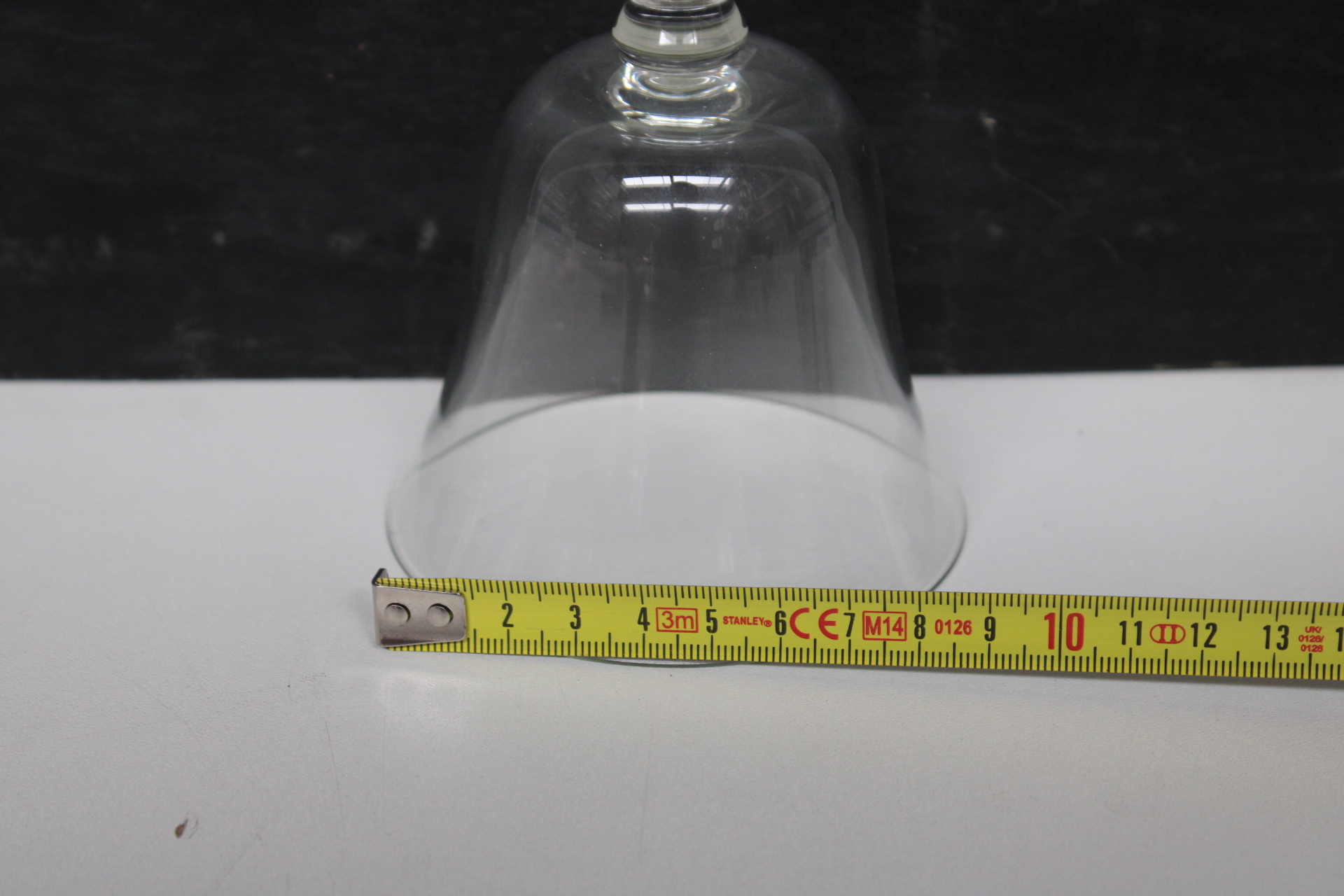 Glazen bel met gegraveerd handvat – foto 4 – kavel bij GSD Auctions, Zoeterwoude