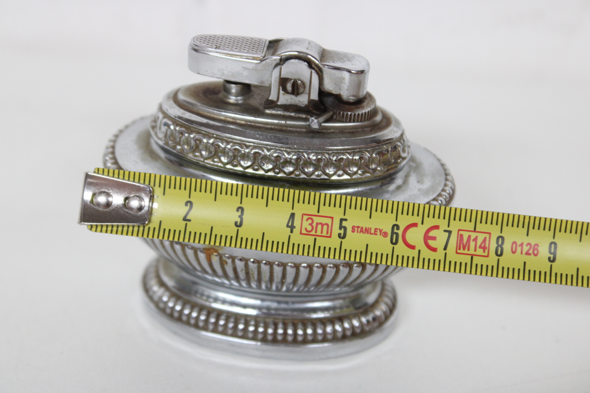 Vintage aansteker met metalen sierdesign – foto 7 – kavel bij GSD Auctions, Zoeterwoude