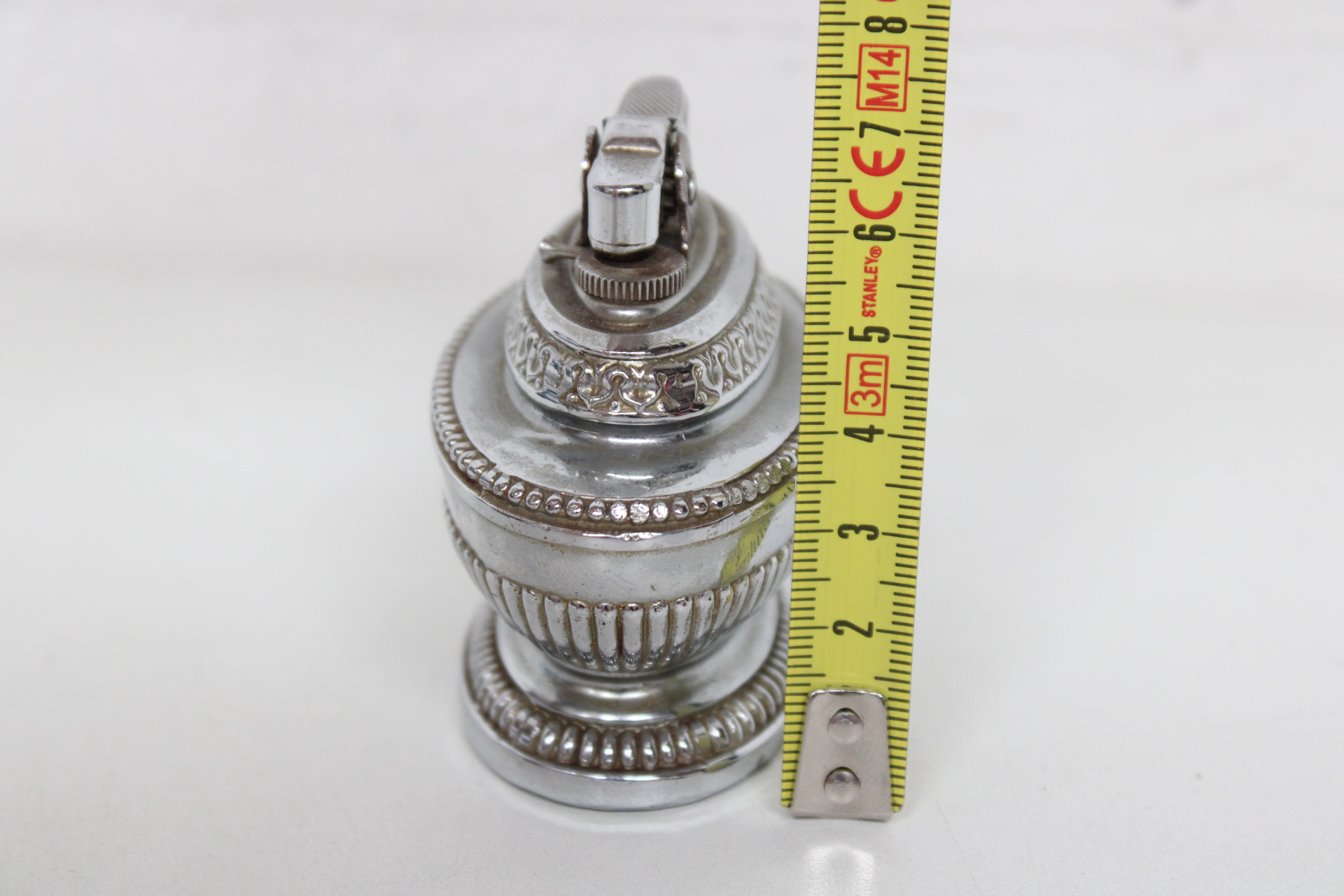 Vintage aansteker met metalen sierdesign – foto 9 – kavel bij GSD Auctions, Zoeterwoude