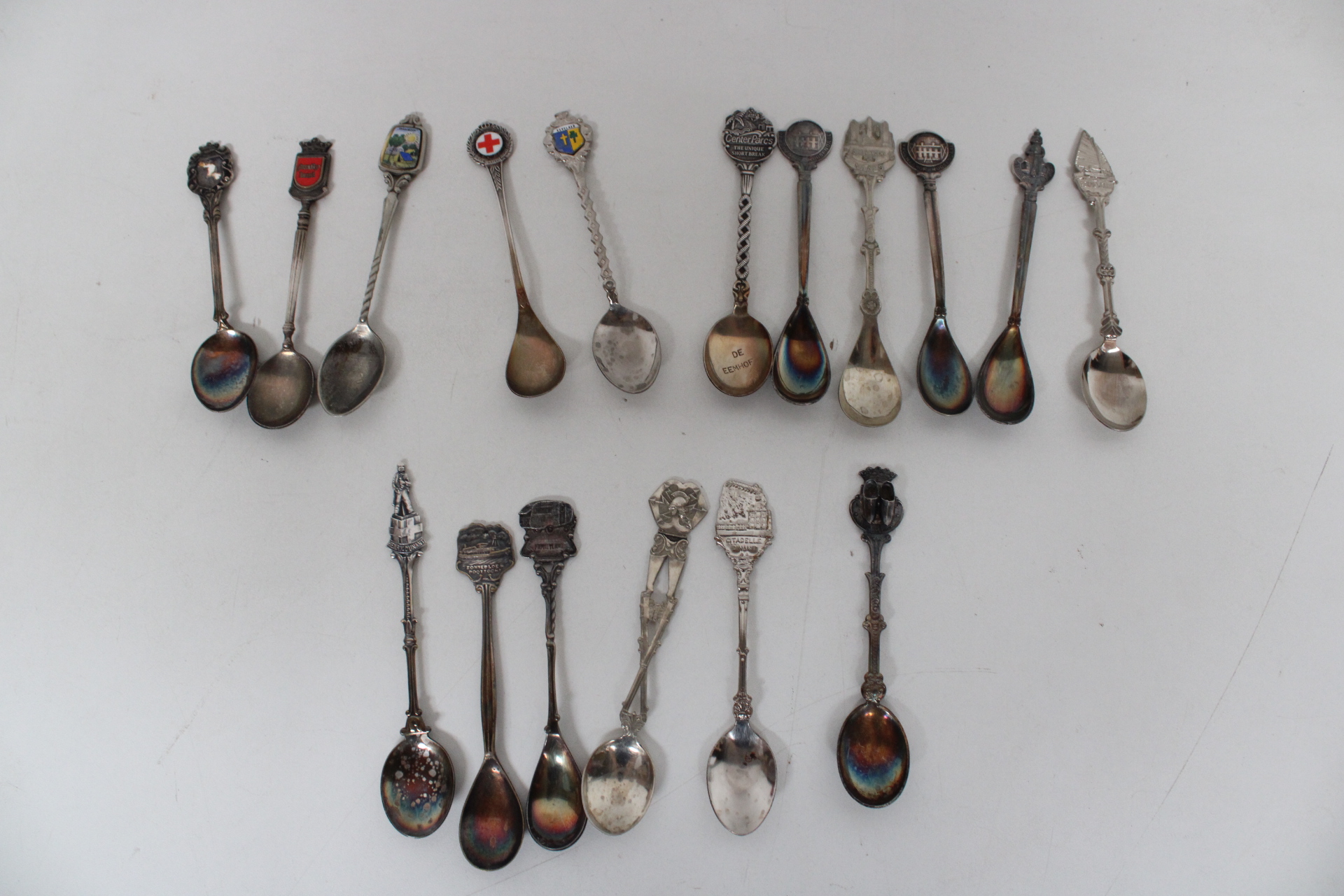 Verzameling van zilveren souvenirs lepels – foto 2 – kavel bij GSD Auctions, Zoeterwoude