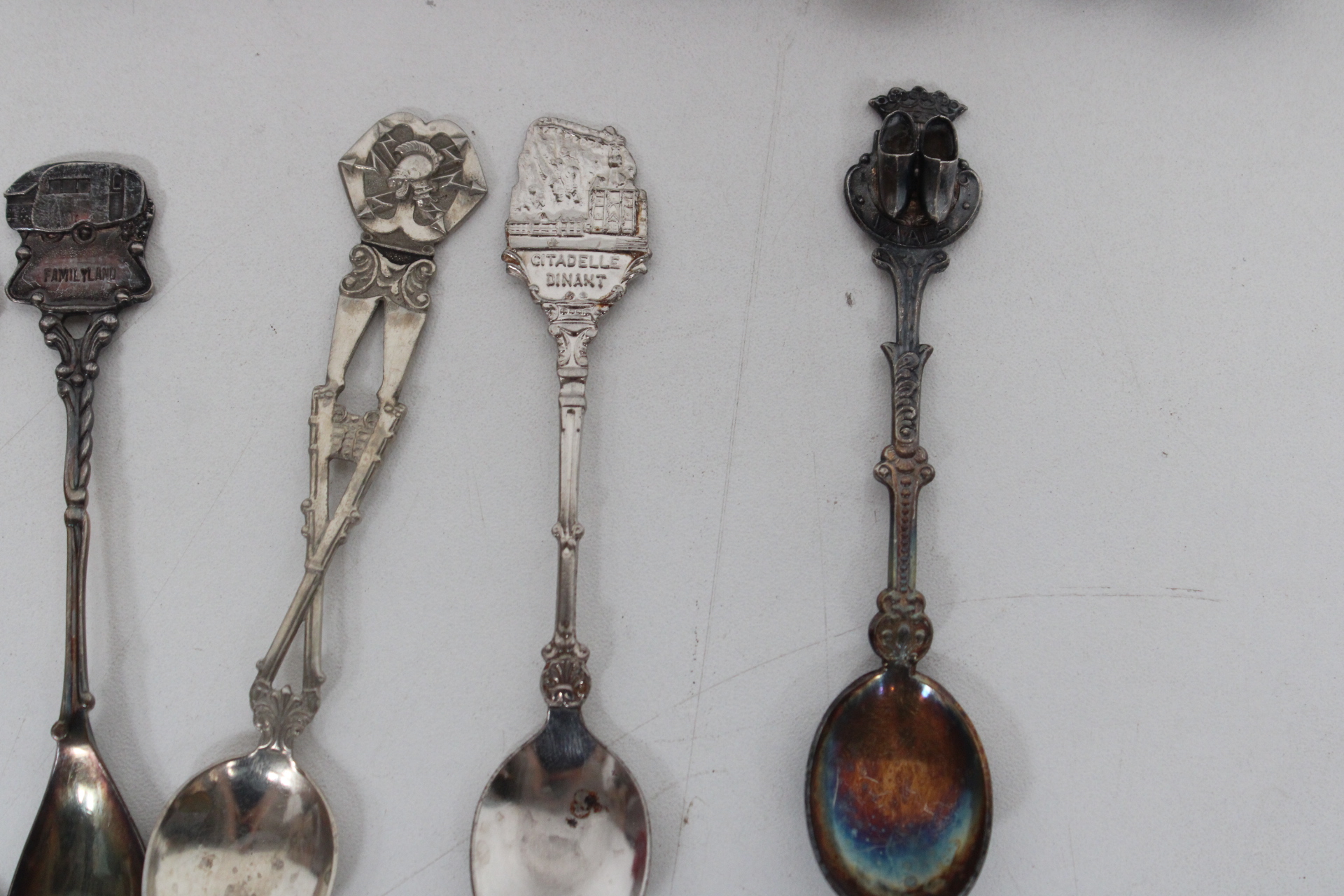 Verzameling van zilveren souvenirs lepels – foto 6 – kavel bij GSD Auctions, Zoeterwoude