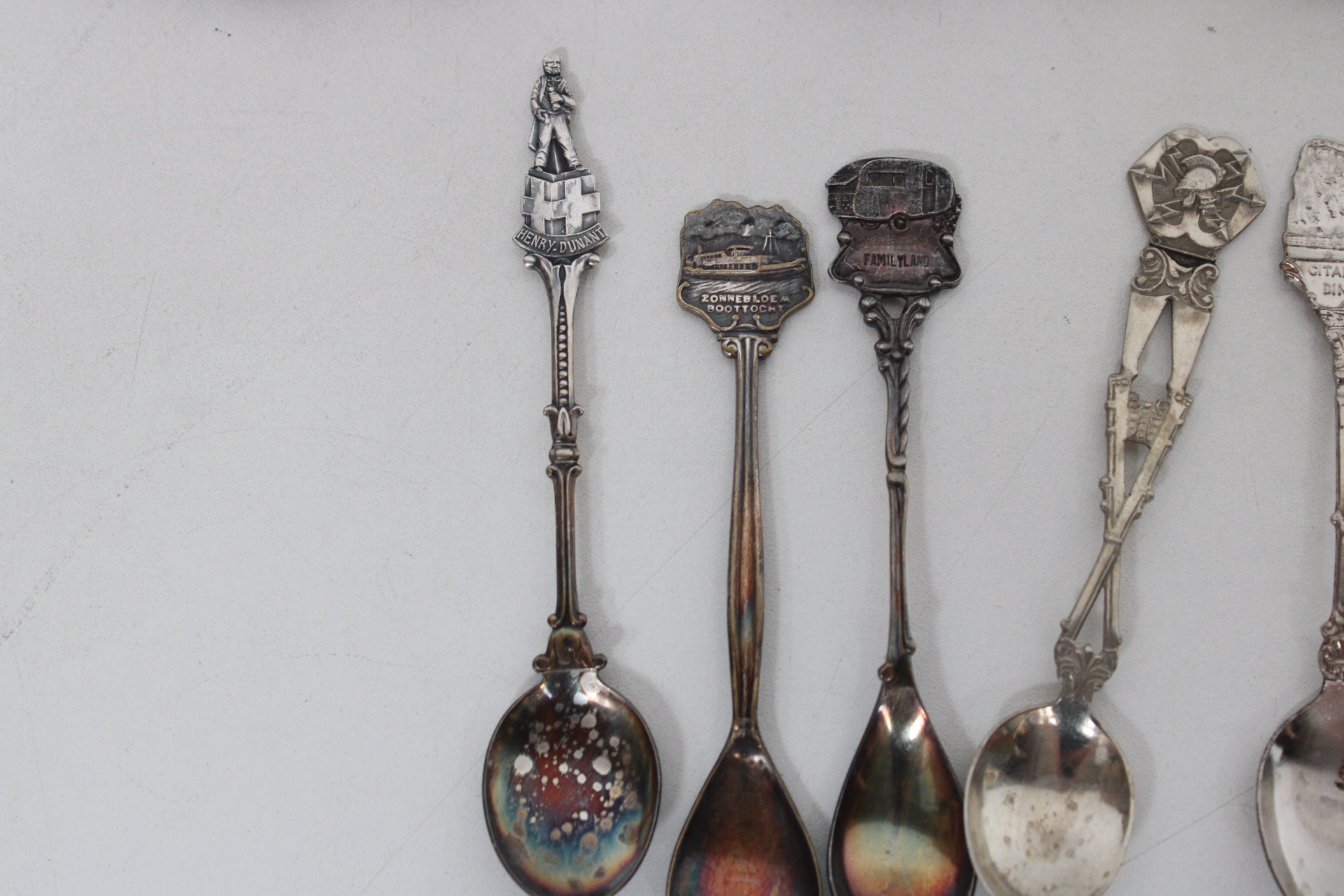 Verzameling van zilveren souvenirs lepels – foto 7 – kavel bij GSD Auctions, Zoeterwoude