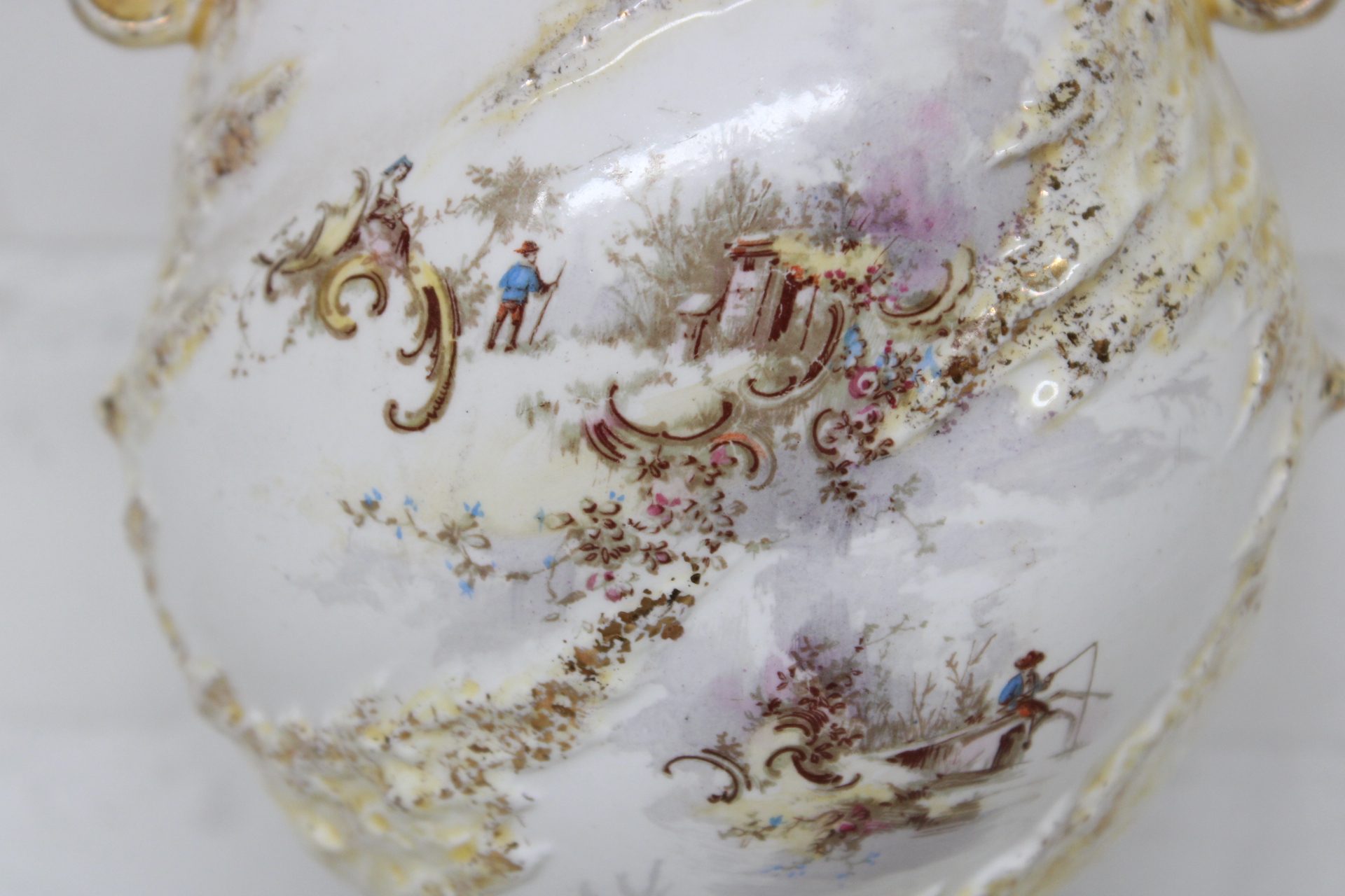 Antieke decoratieve vaas met handgeschilderde decoratie – foto 3 – kavel bij GSD Auctions, Zoeterwoude