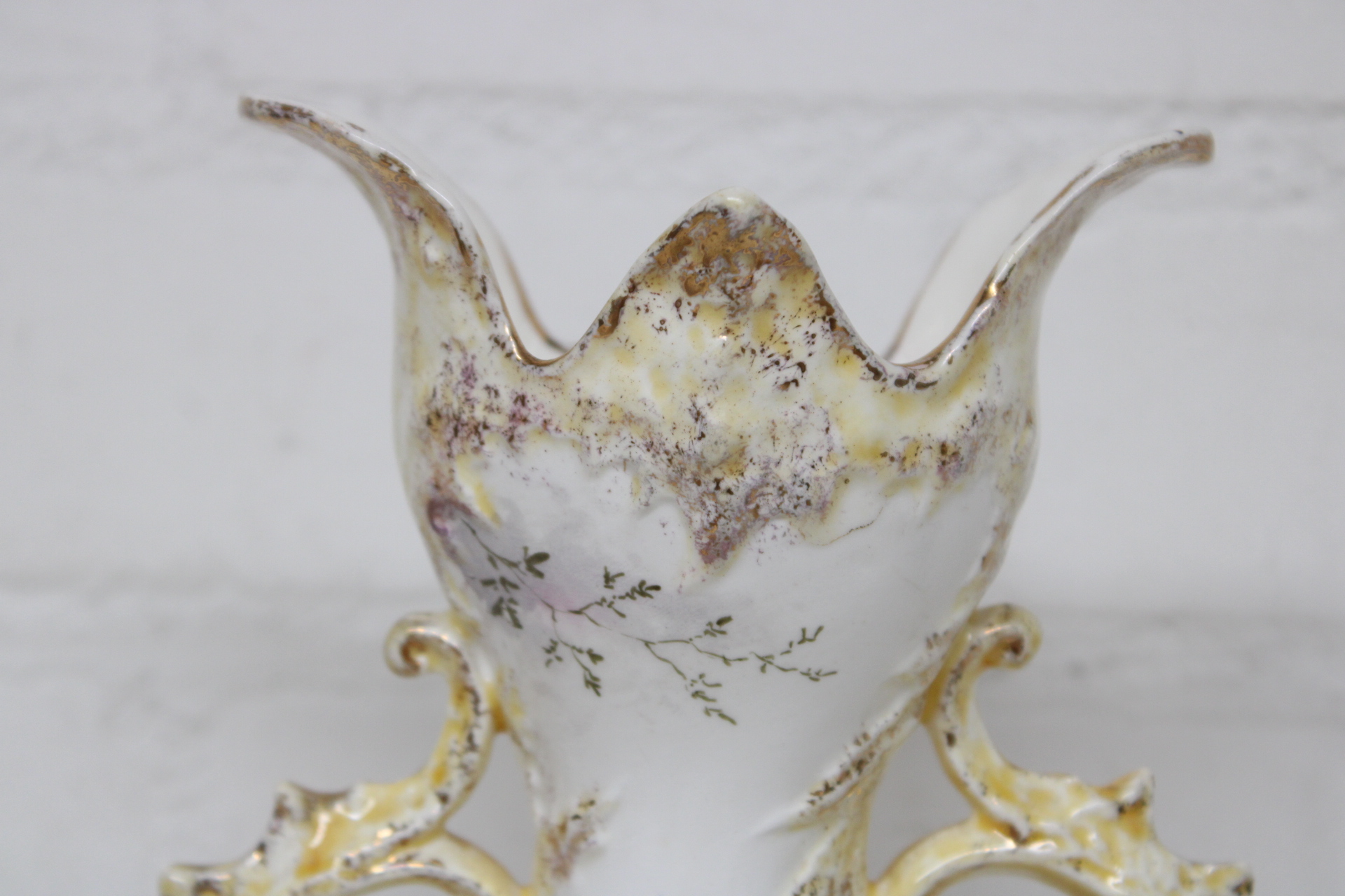 Antieke decoratieve vaas met handgeschilderde decoratie – foto 4 – kavel bij GSD Auctions, Zoeterwoude