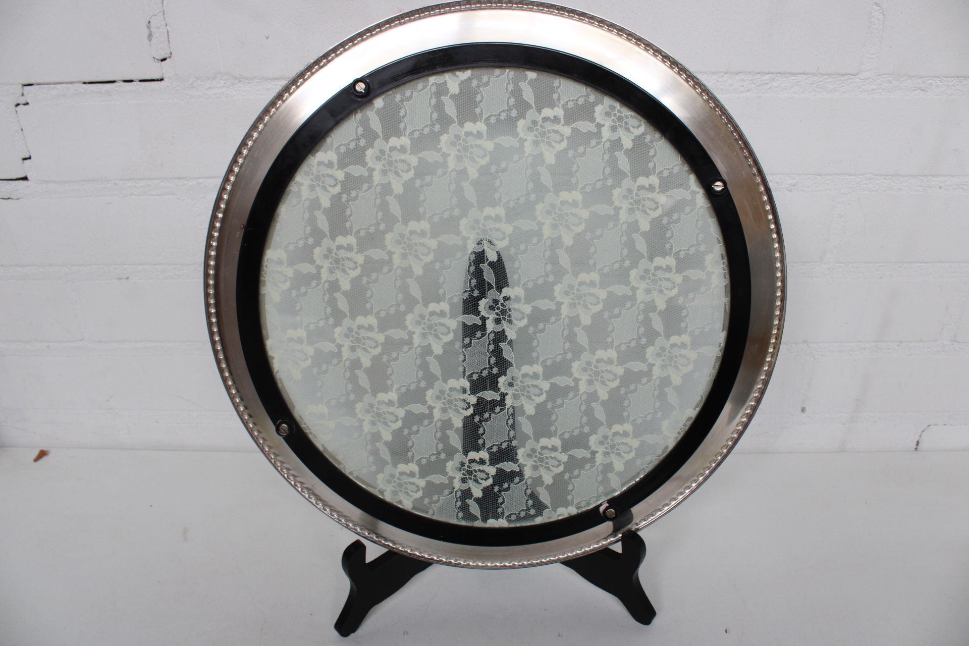 Rond zilverkleurig dienblad – foto 7 – kavel bij GSD Auctions, Zoeterwoude