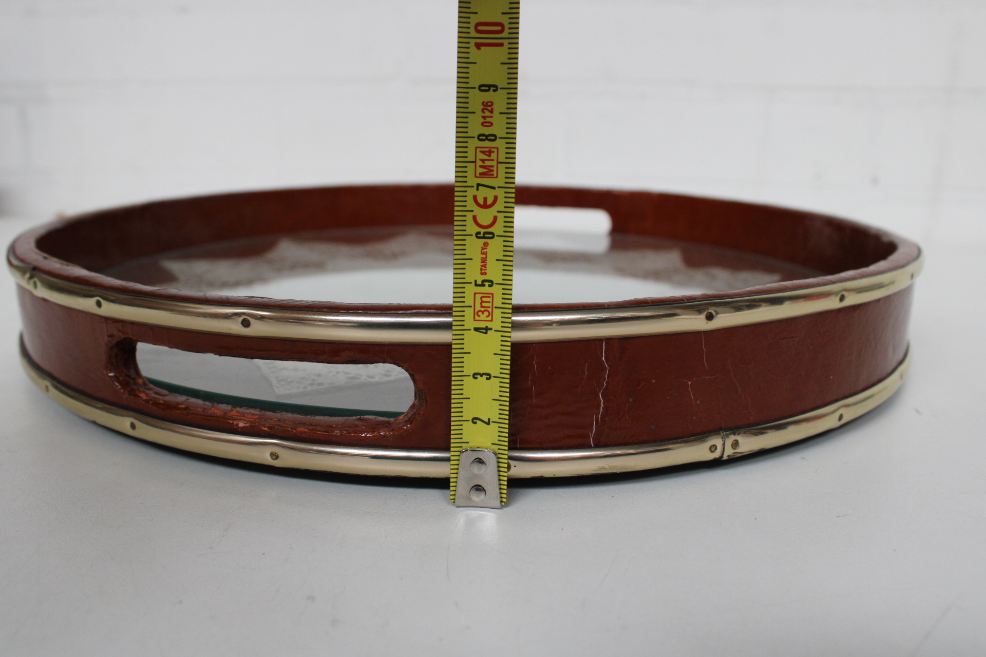 Rond dienblad met kanten inzet – foto 9 – kavel bij GSD Auctions, Zoeterwoude