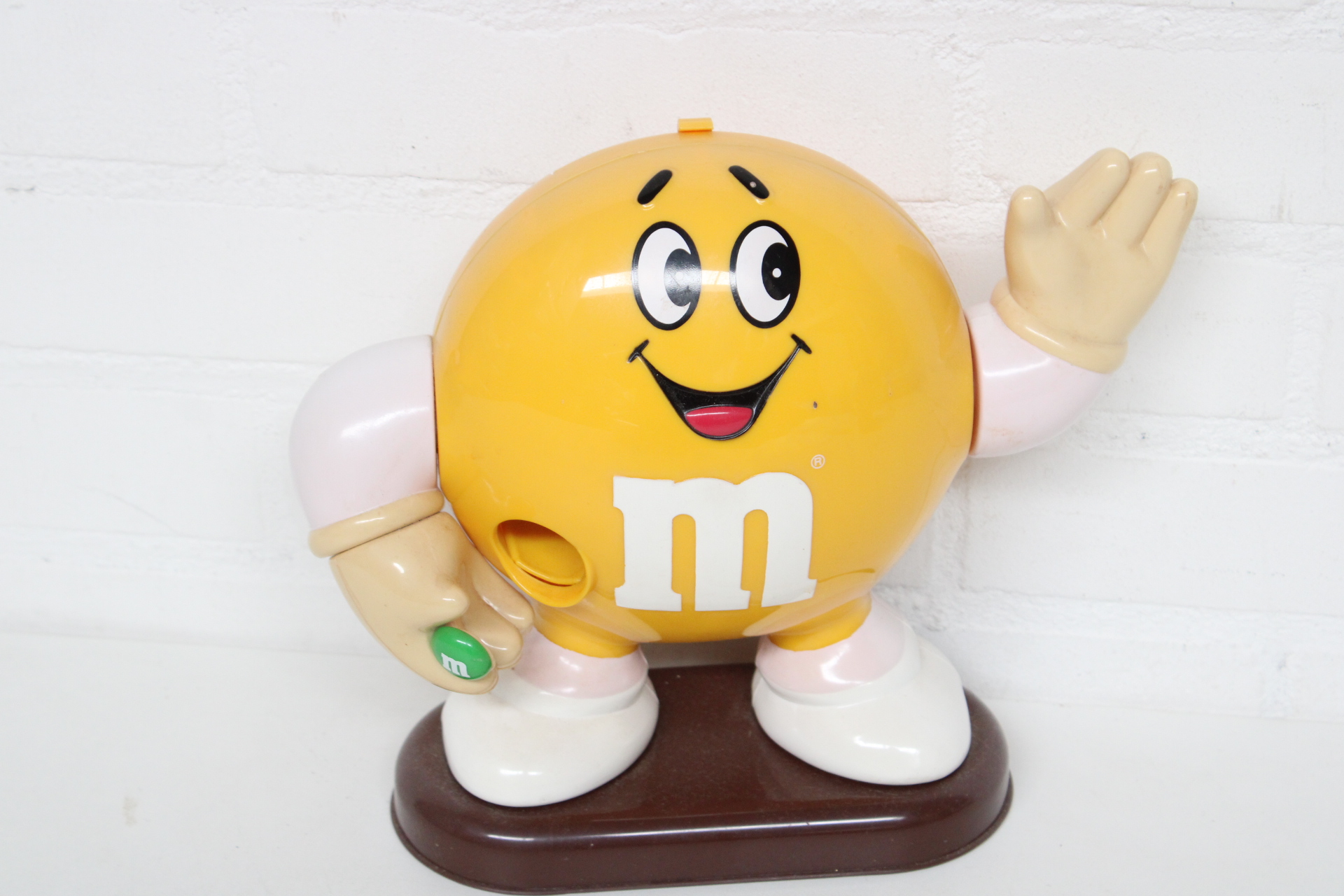 M&M's snoepjesdispenser – foto 2 – kavel bij GSD Auctions, Zoeterwoude