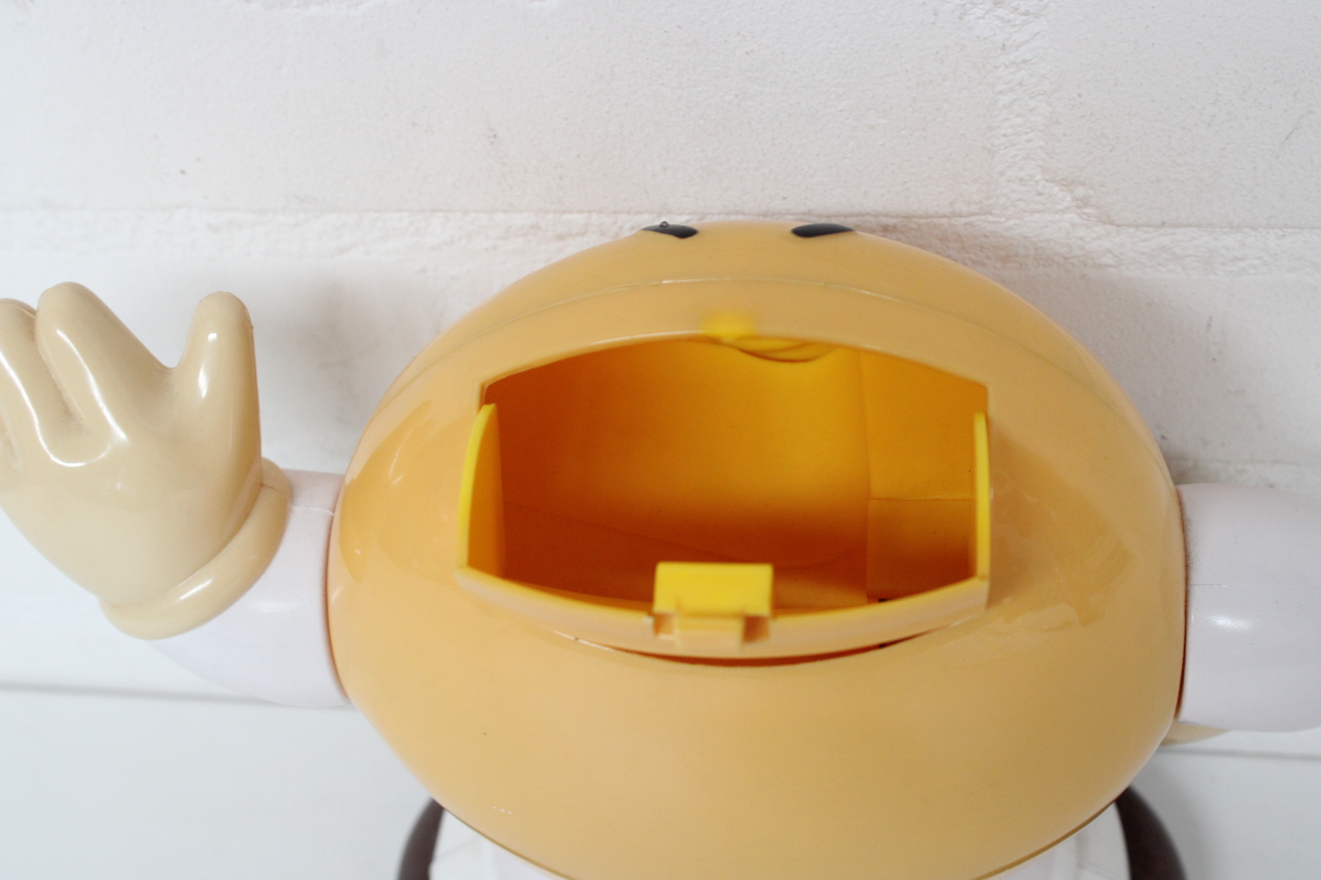 M&M's snoepjesdispenser – foto 5 – kavel bij GSD Auctions, Zoeterwoude