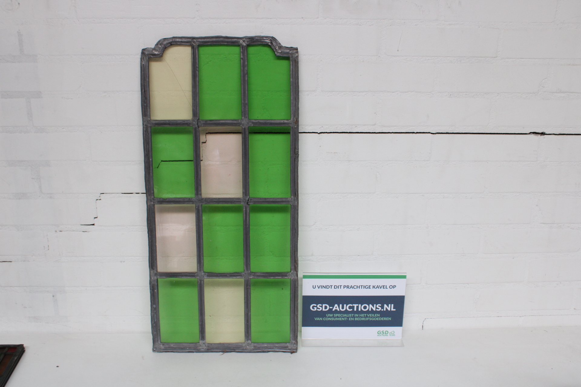Gekleurd glas in lood raam – kavel bij GSD Auctions, Zoeterwoude