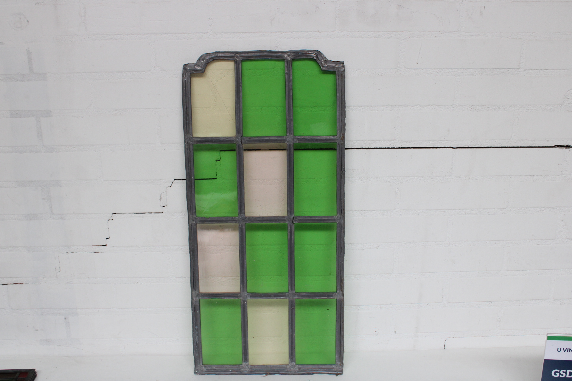 Gekleurd glas in lood raam – foto 2 – kavel bij GSD Auctions, Zoeterwoude