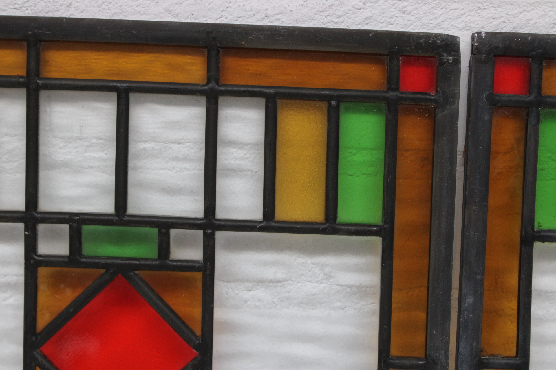 Set van 2 antieke gekleurde glas-in-lood ramen – foto 4 – kavel bij GSD Auctions, Zoeterwoude