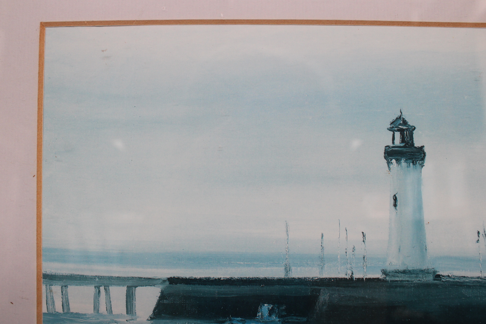 Ingelijst schilderij met vuurtoren en kust – foto 6 – kavel bij GSD Auctions, Zoeterwoude