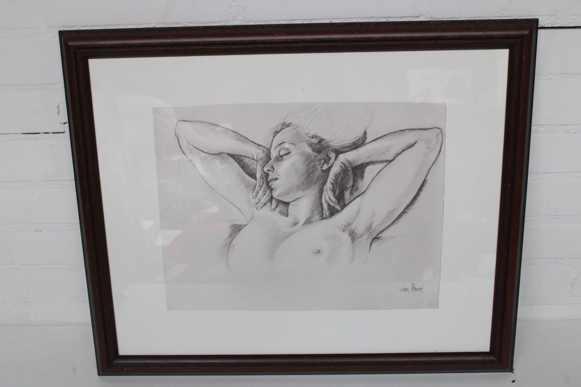 Ingelijste potloodtekening van liggende naakte vrouw – foto 2 – kavel bij GSD Auctions, Zoeterwoude