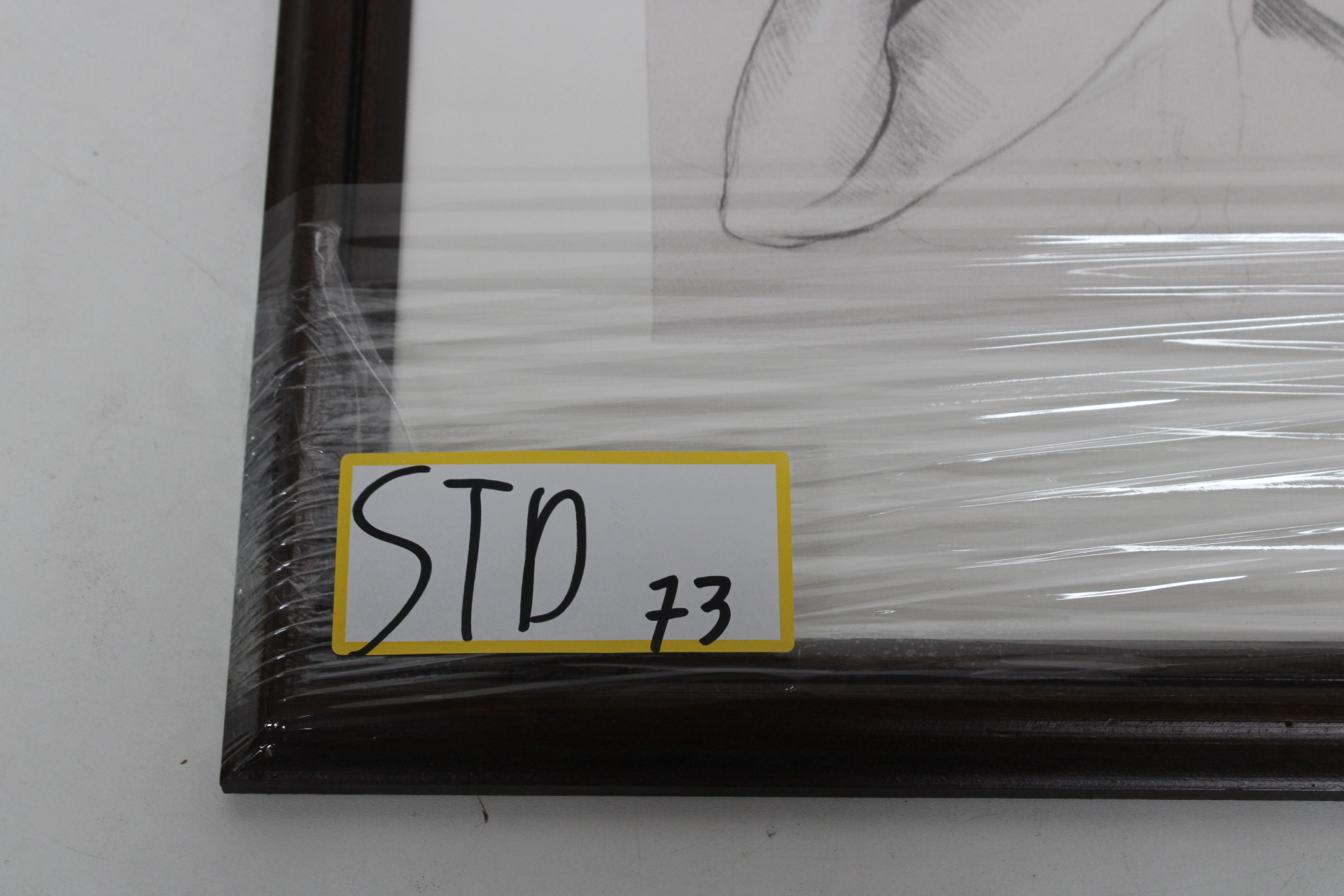 Ingelijste potloodtekening van liggende naakte vrouw – foto 9 – kavel bij GSD Auctions, Zoeterwoude