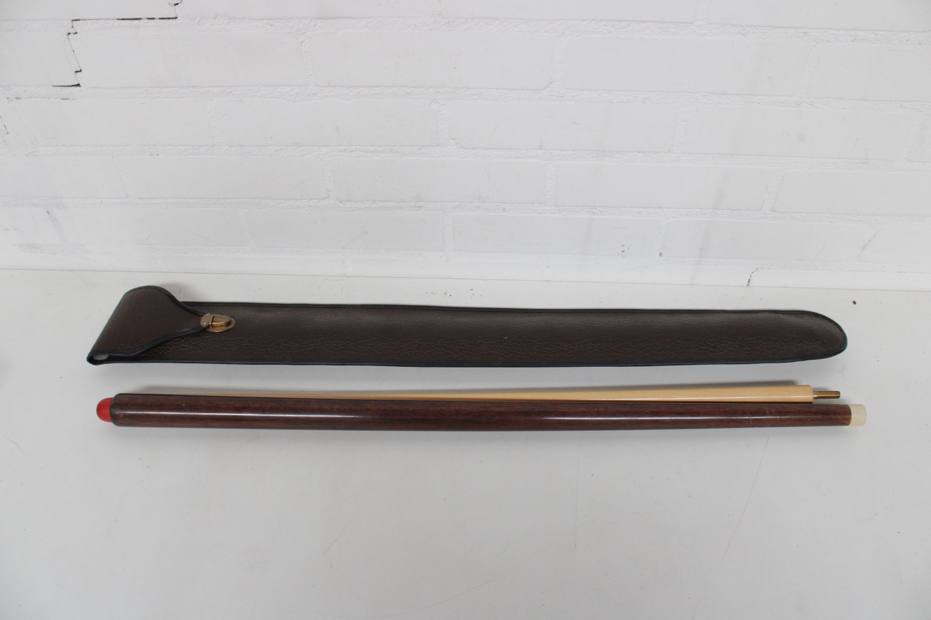 Biljartkeu met leren opbergtas – foto 2 – kavel bij GSD Auctions, Zoeterwoude