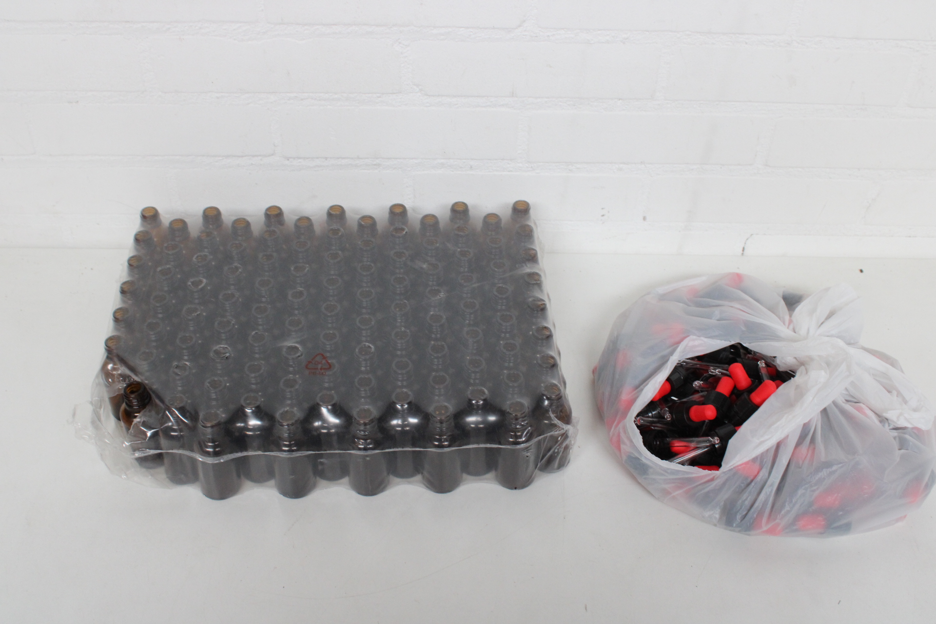 Mix van bruine pipetflesjes – foto 2 – kavel bij GSD Auctions, Zoeterwoude