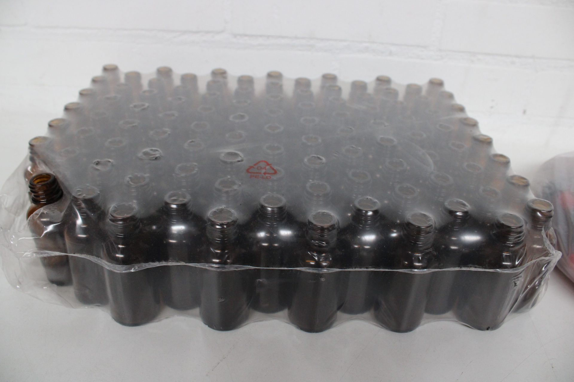 Mix van bruine pipetflesjes – foto 3 – kavel bij GSD Auctions, Zoeterwoude