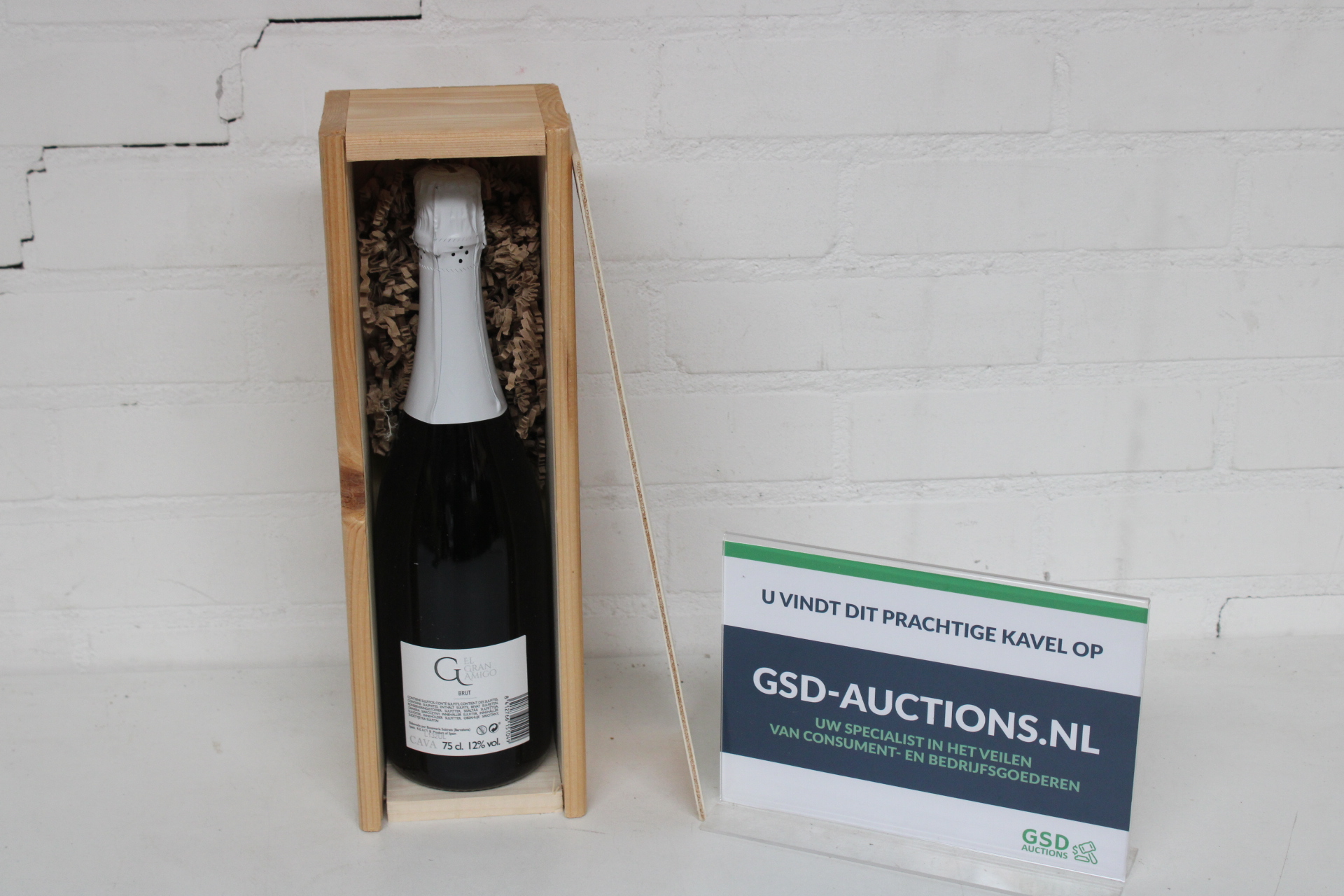 Fles cava in houten cadeauverpakking – kavel bij GSD Auctions, Zoeterwoude