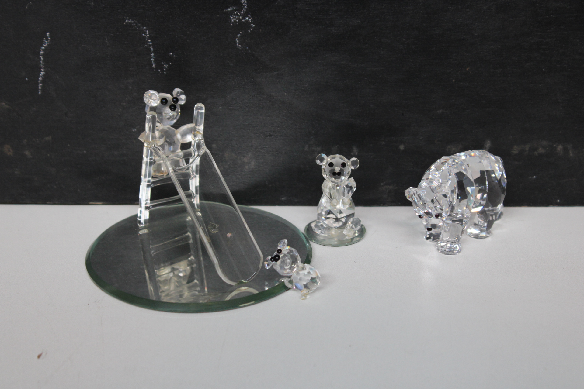 Set van 4 krisstallen beeldjes van beren – foto 2 – kavel bij GSD Auctions, Zoeterwoude