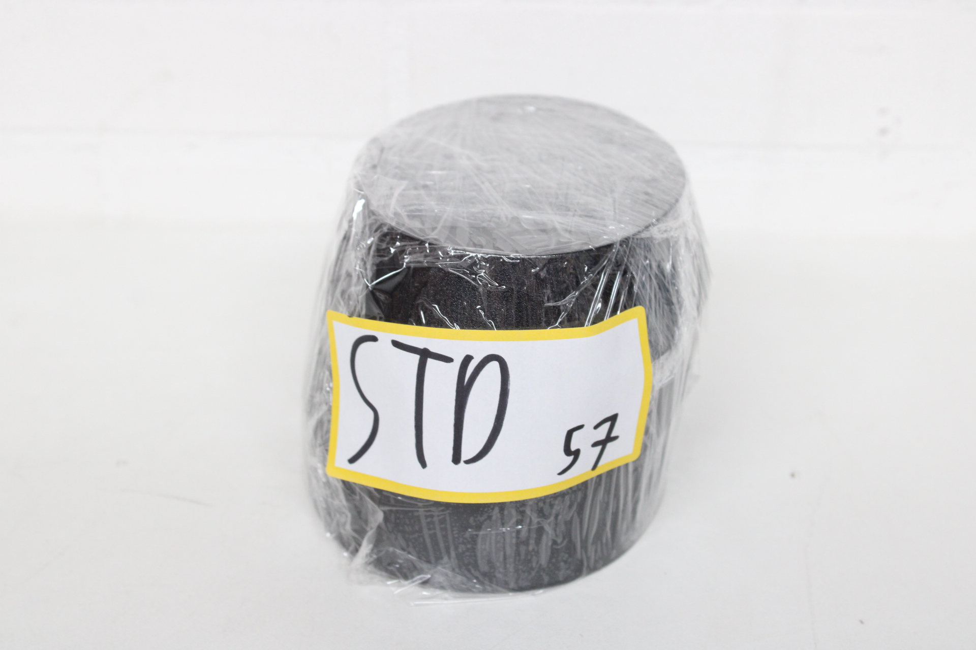 Set van drie zwarte kunststof displaystandaards – foto 9 – kavel bij GSD Auctions, Zoeterwoude