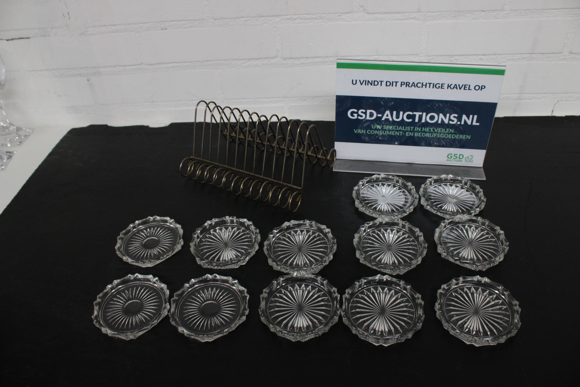 Set glazen onderzetters met metalen houder – kavel bij GSD Auctions, Zoeterwoude