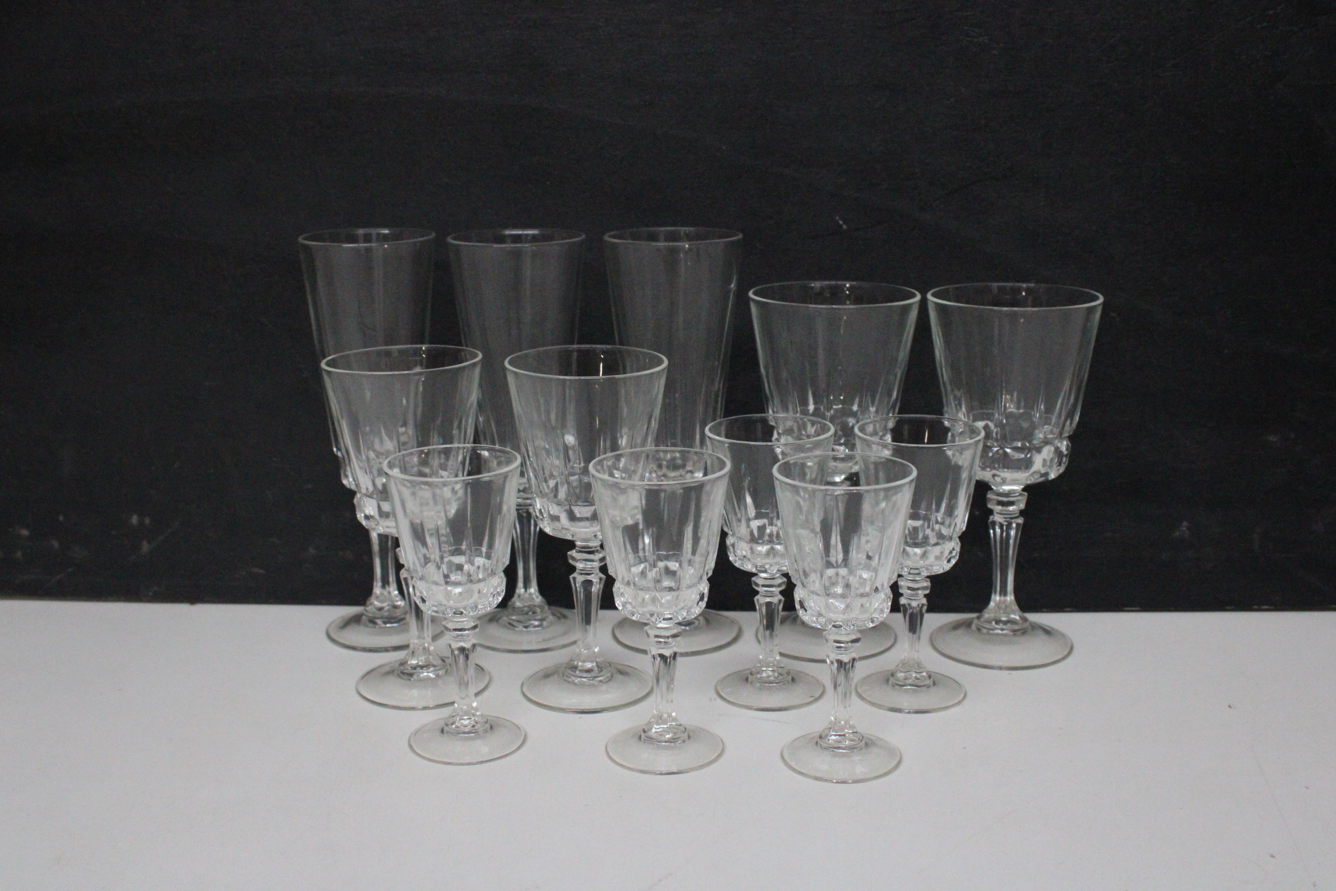 Set diverse transparante glazen – foto 2 – kavel bij GSD Auctions, Zoeterwoude