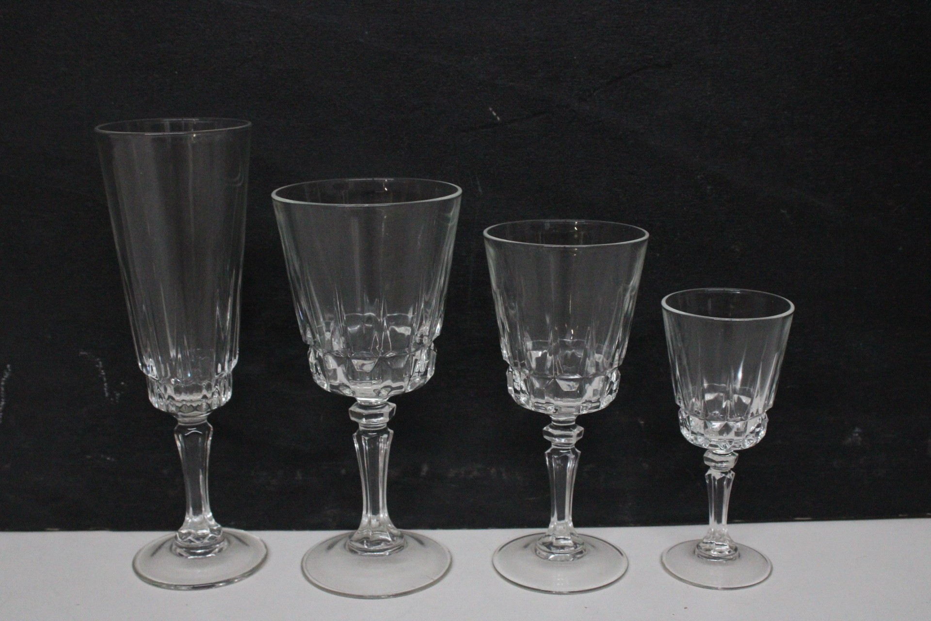 Set diverse transparante glazen – foto 7 – kavel bij GSD Auctions, Zoeterwoude