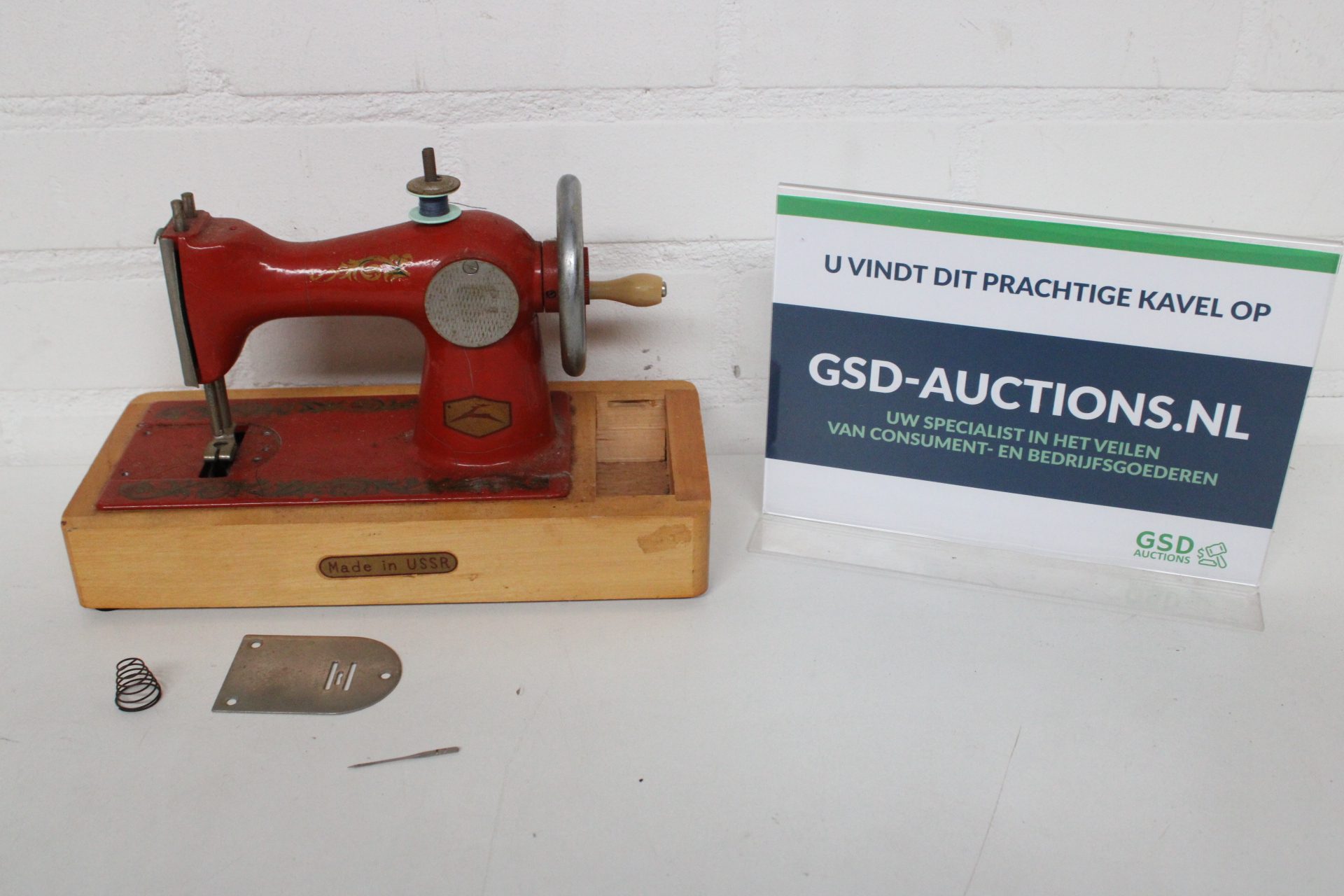 Vintage kindernaaimachine Made in USSR – kavel bij GSD Auctions, Zoeterwoude