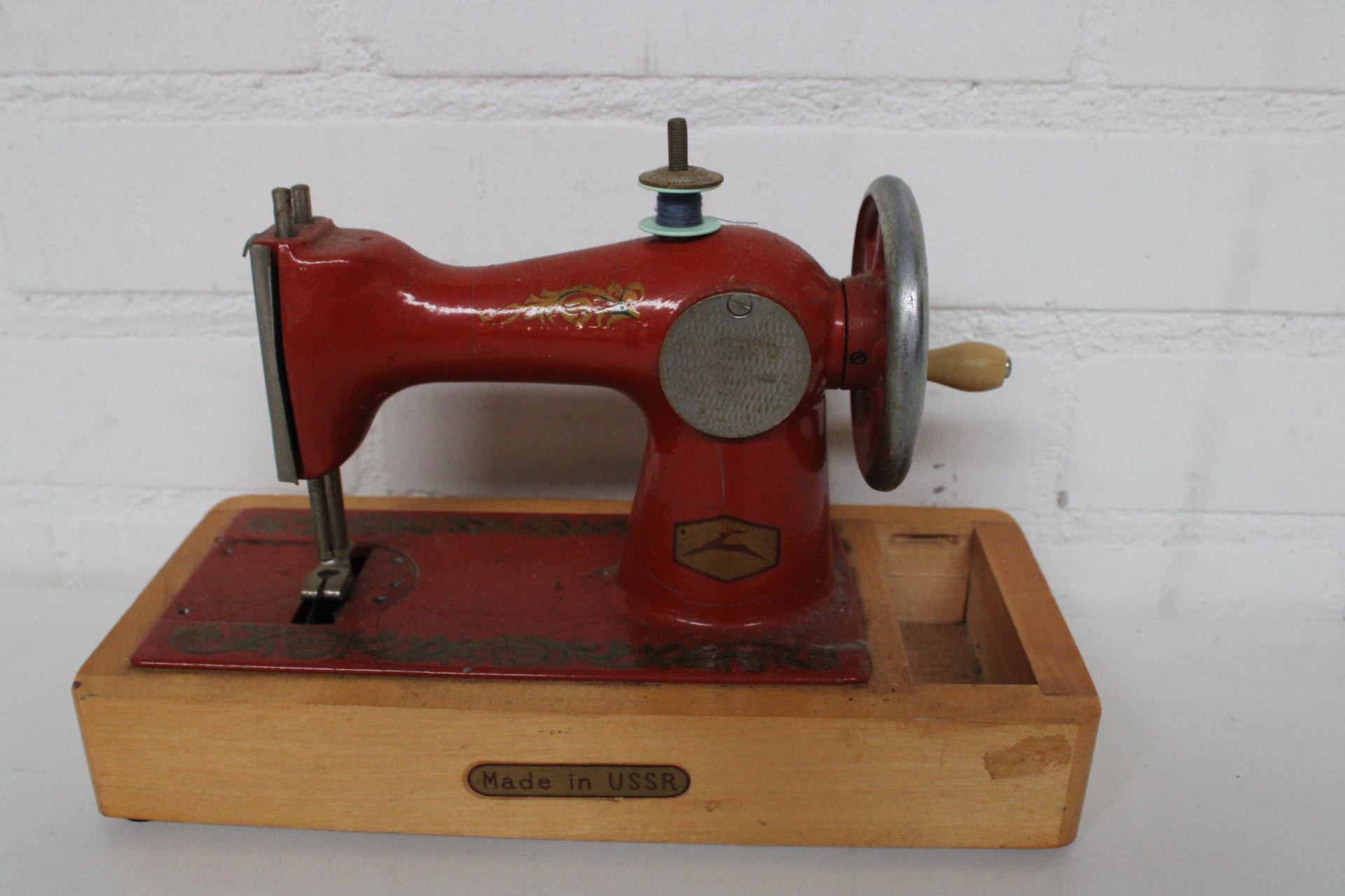 Vintage kindernaaimachine Made in USSR – foto 4 – kavel bij GSD Auctions, Zoeterwoude