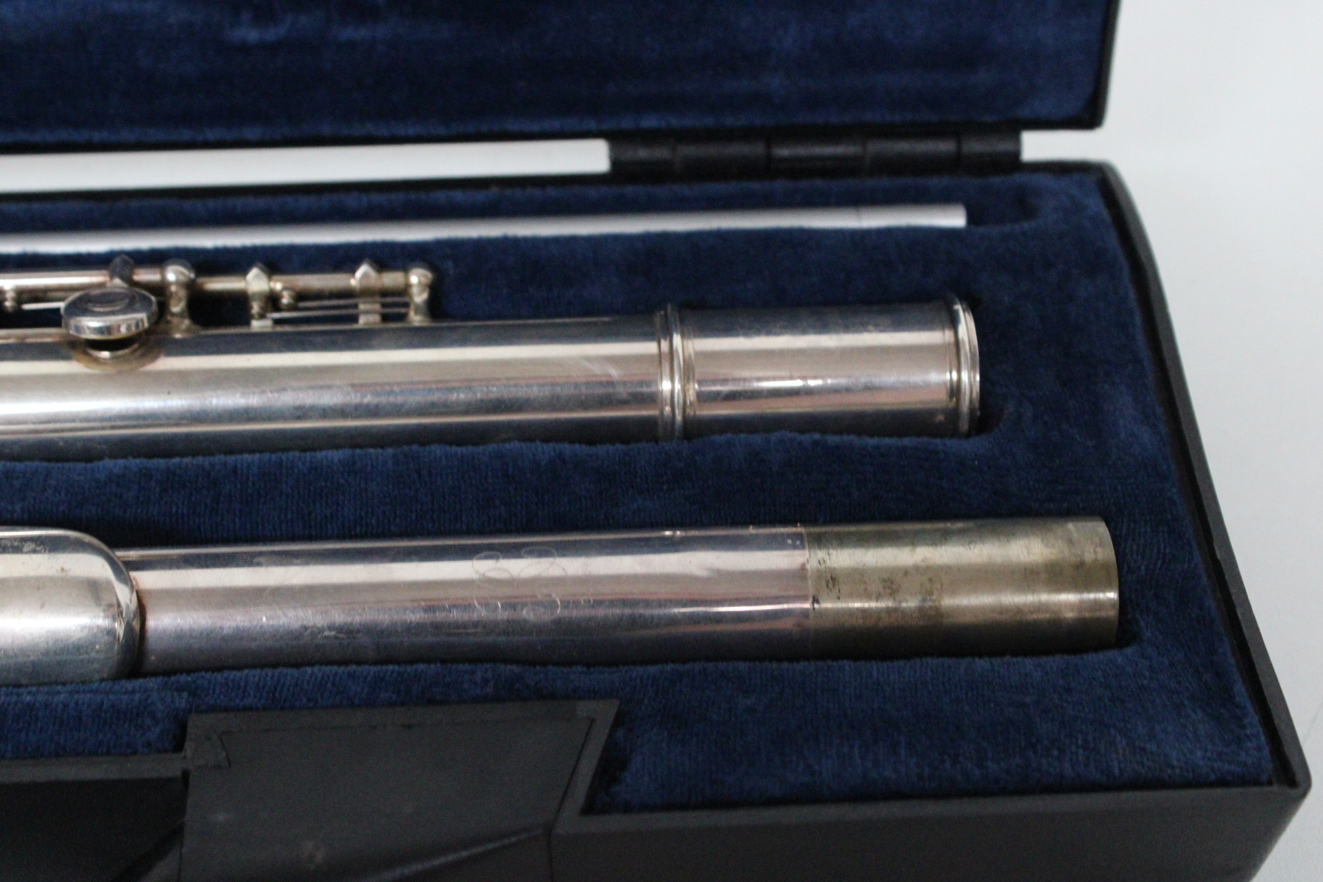 Dwarsfluit in harde koffer – foto 5 – kavel bij GSD Auctions, Zoeterwoude