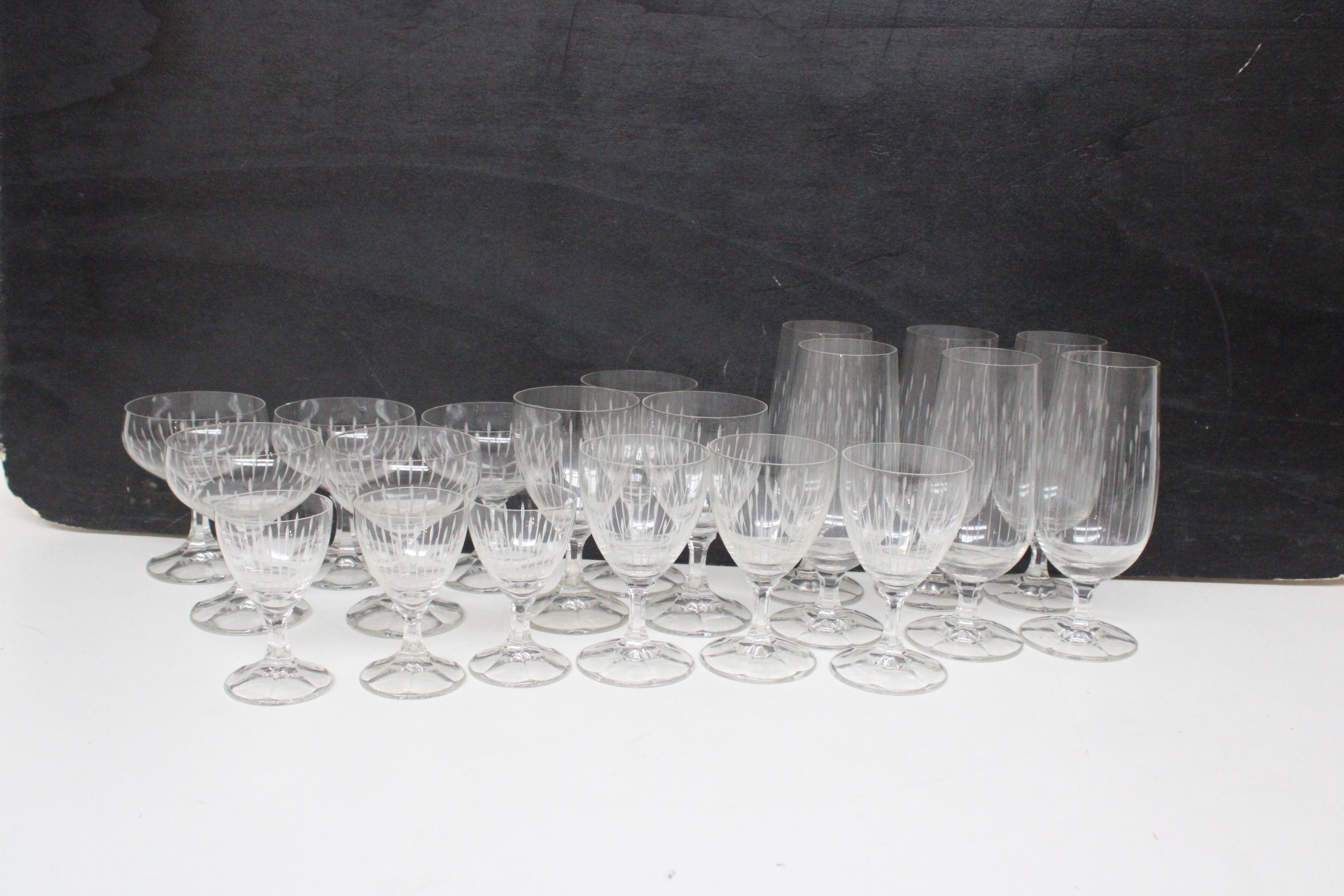 set vintage geslepen kristallen glazen – foto 3 – kavel bij GSD Auctions, Zoeterwoude